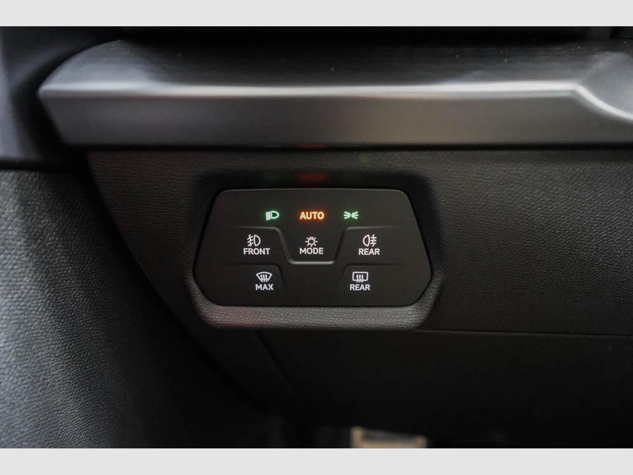 Cupra Formentor 1,5 eTSI DSG (2026) - Photo 11