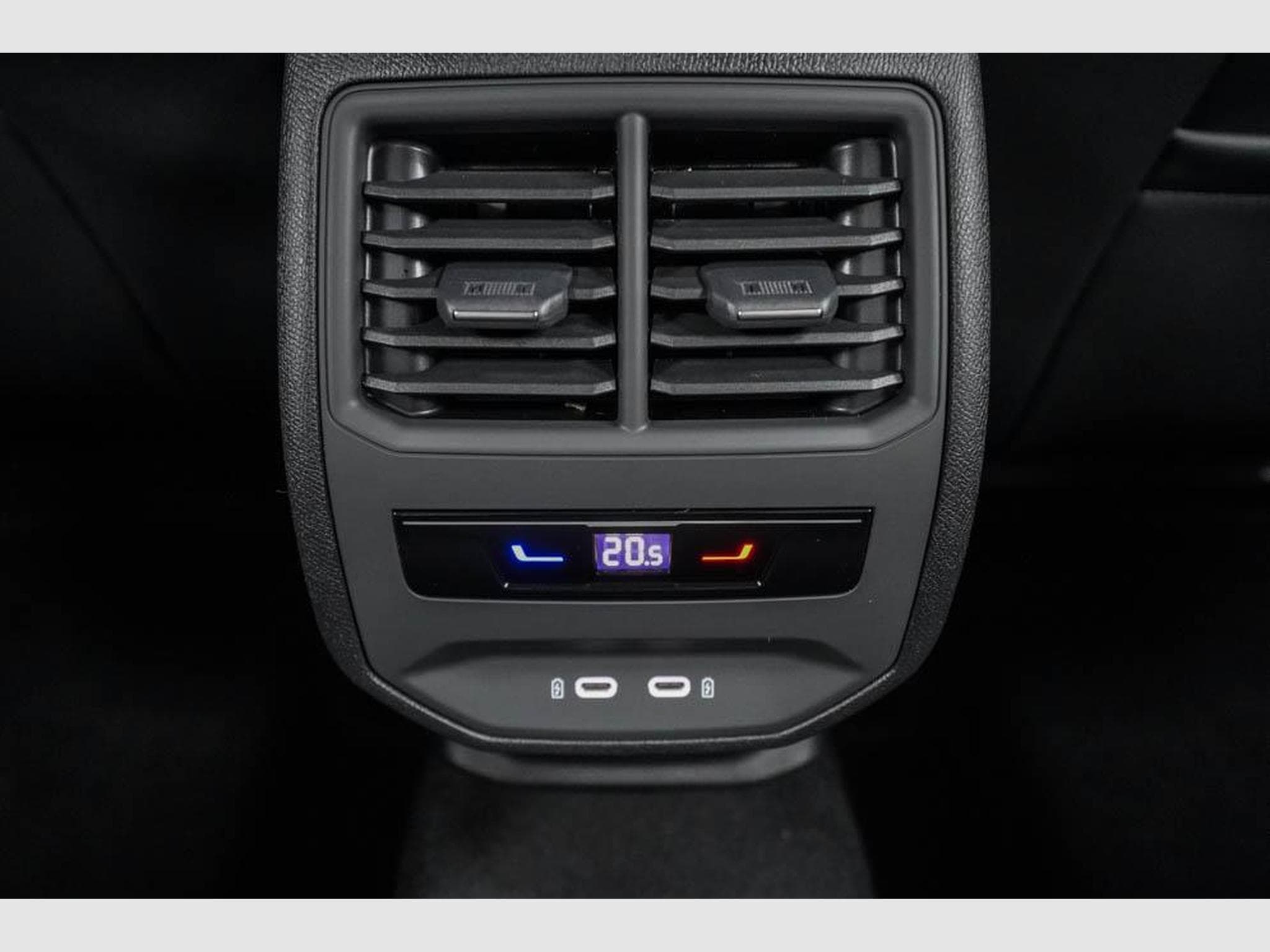 Cupra Formentor 1,5 eTSI DSG (2026) - Photo 17