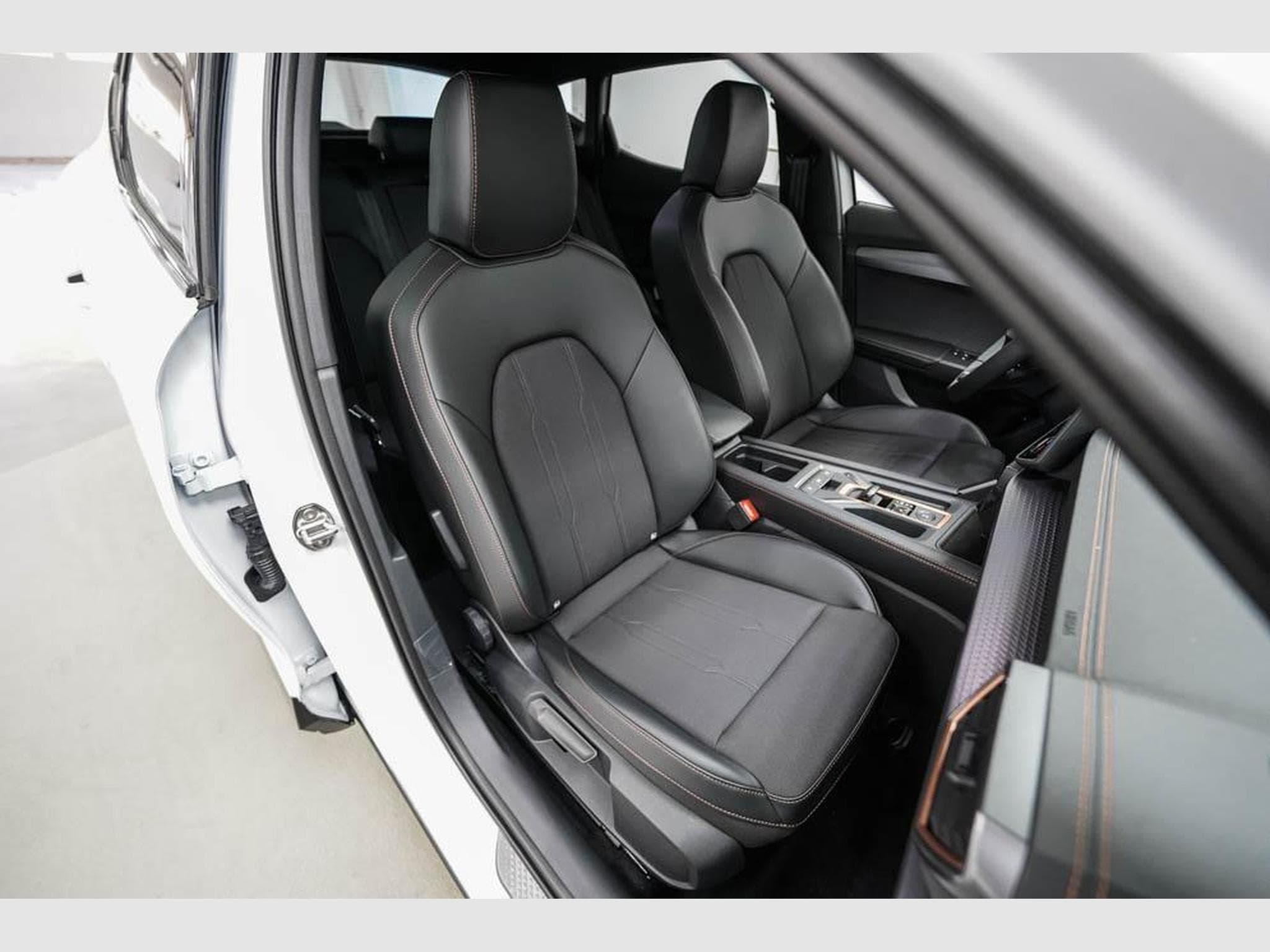Cupra Formentor 1,5 eTSI DSG (2026) - Photo 22