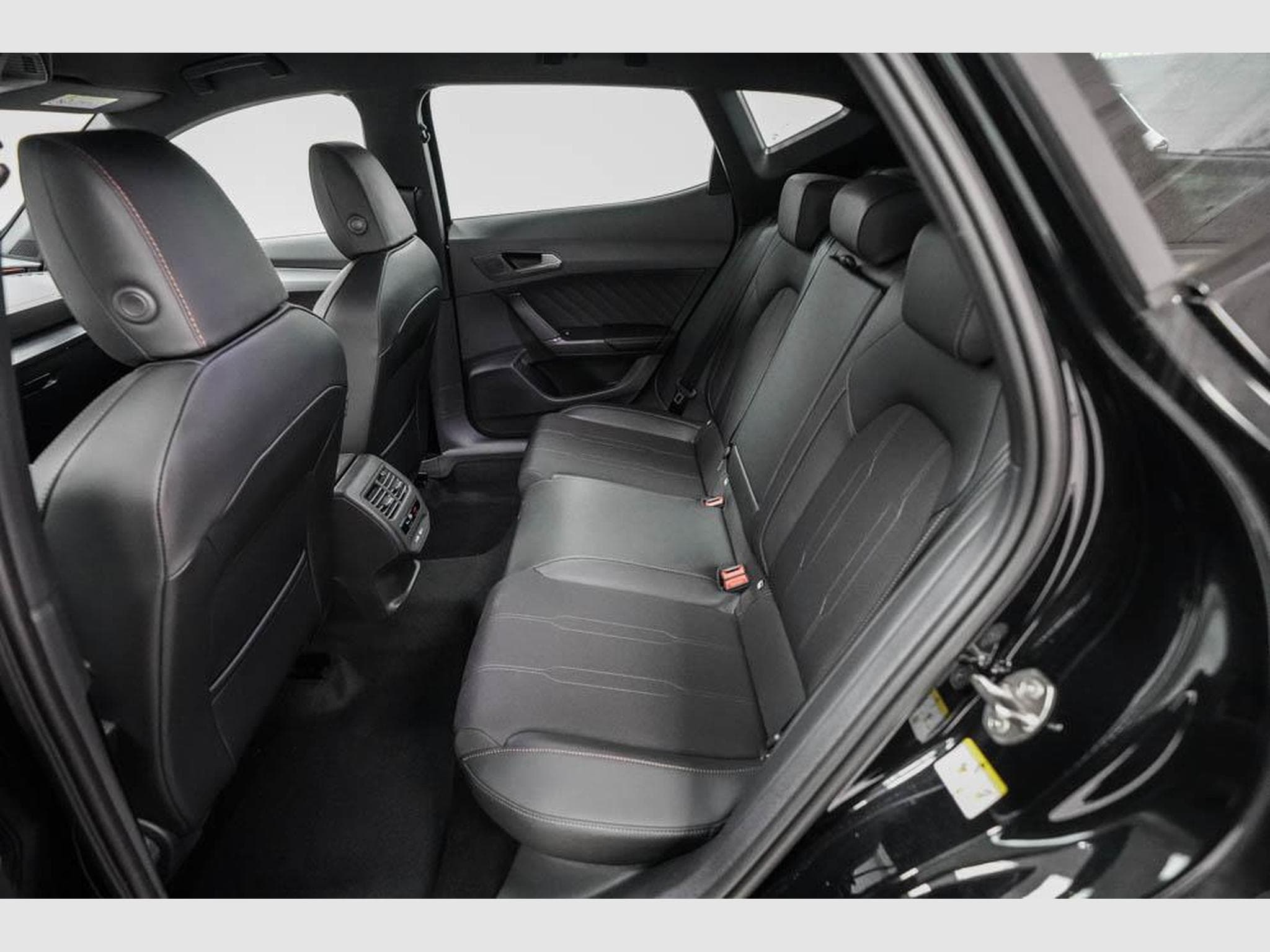 Cupra Formentor 1,5 eTSI DSG (2026) - Photo 16