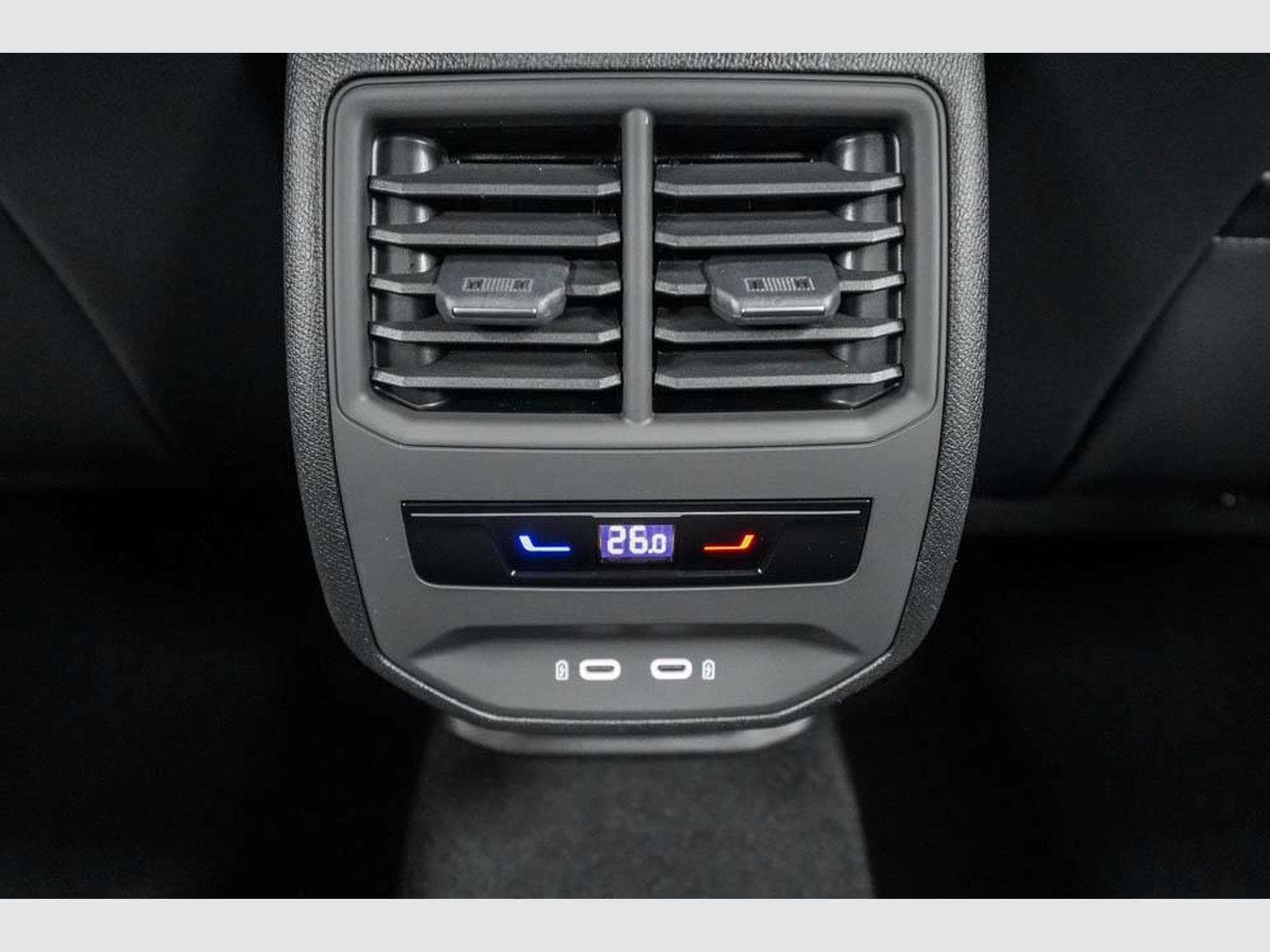 Cupra Formentor 1,5 eTSI DSG (2026) - Photo 17
