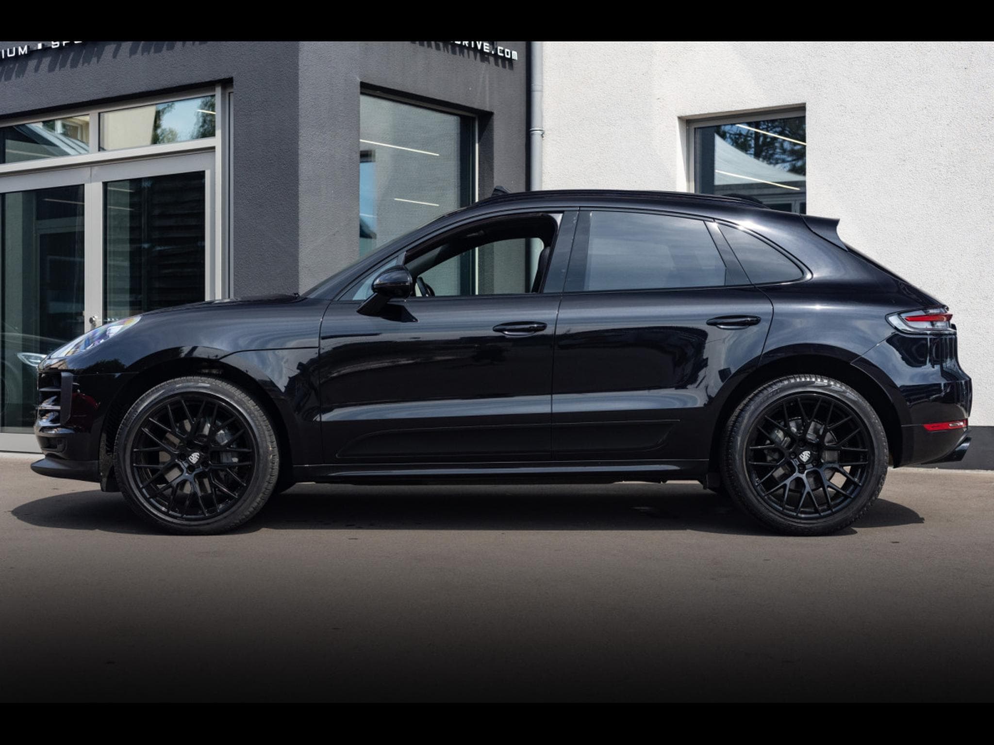 Porsche Macan II 3.0 S PDK (354 CH) – JET BLACK METALLIC (2020) - Photo 2