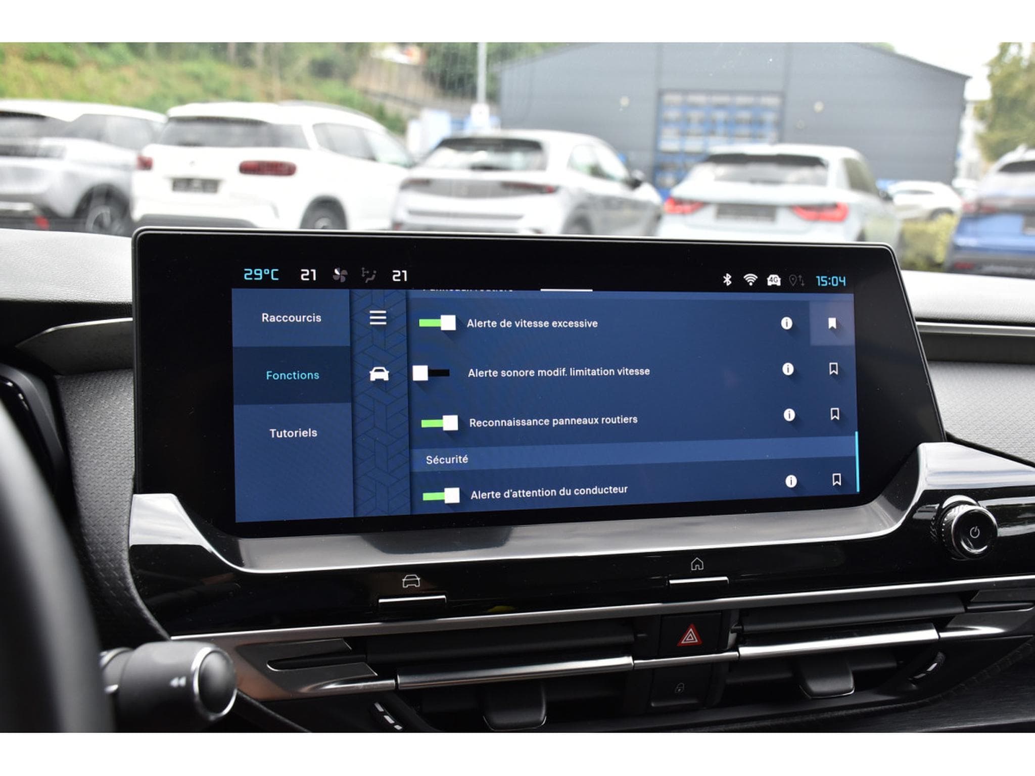 Citroën C5 X 1.2 130 PLUS EAT8 CUIR ACC HUD LANE 1° MAIN (2024) - Photo 17
