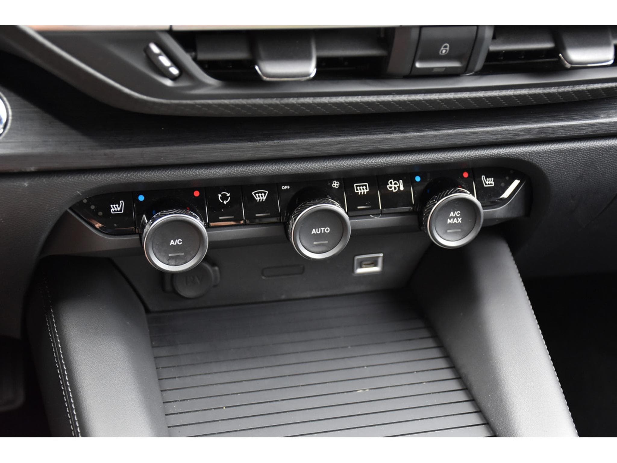 Citroën C5 X 1.2 130 PLUS EAT8 CUIR ACC HUD LANE 1° MAIN (2024) - Photo 19