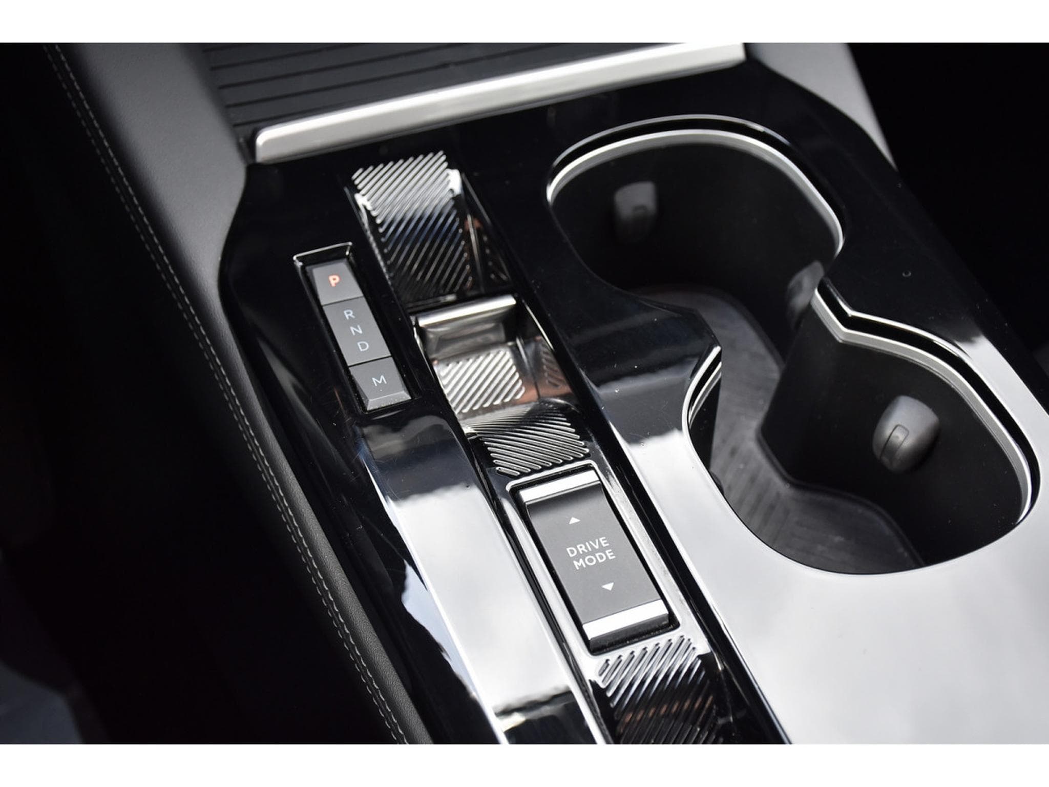 Citroën C5 X 1.2 130 PLUS EAT8 CUIR ACC HUD LANE 1° MAIN (2024) - Photo 20