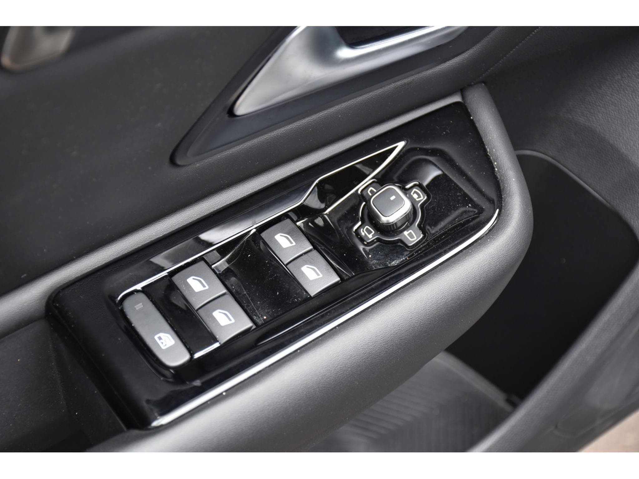 Citroën C5 X 1.2 130 PLUS EAT8 CUIR ACC HUD LANE 1° MAIN (2024) - Photo 23