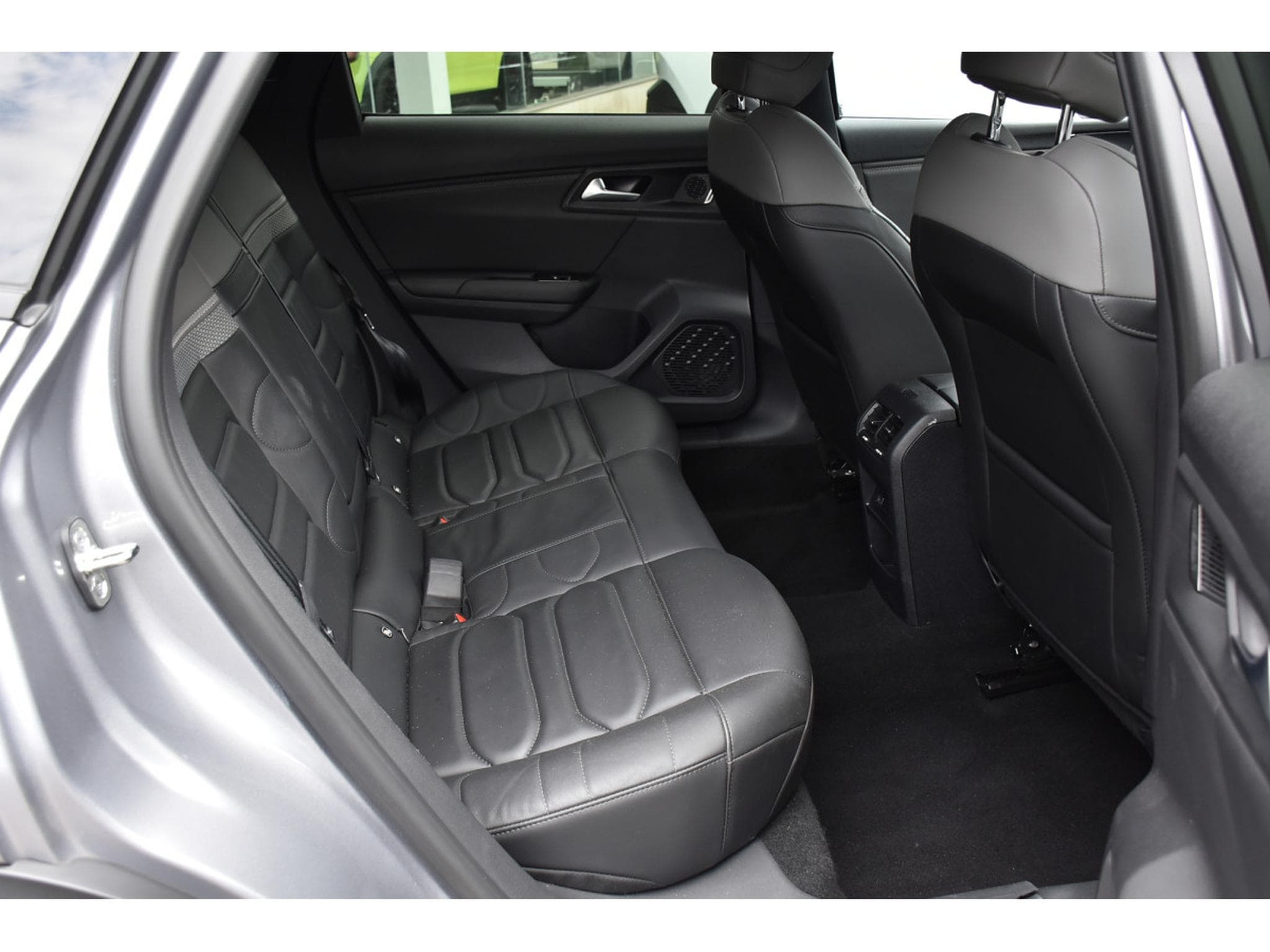 Citroën C5 X 1.2 130 PLUS EAT8 CUIR ACC HUD LANE 1° MAIN (2024) - Photo 8