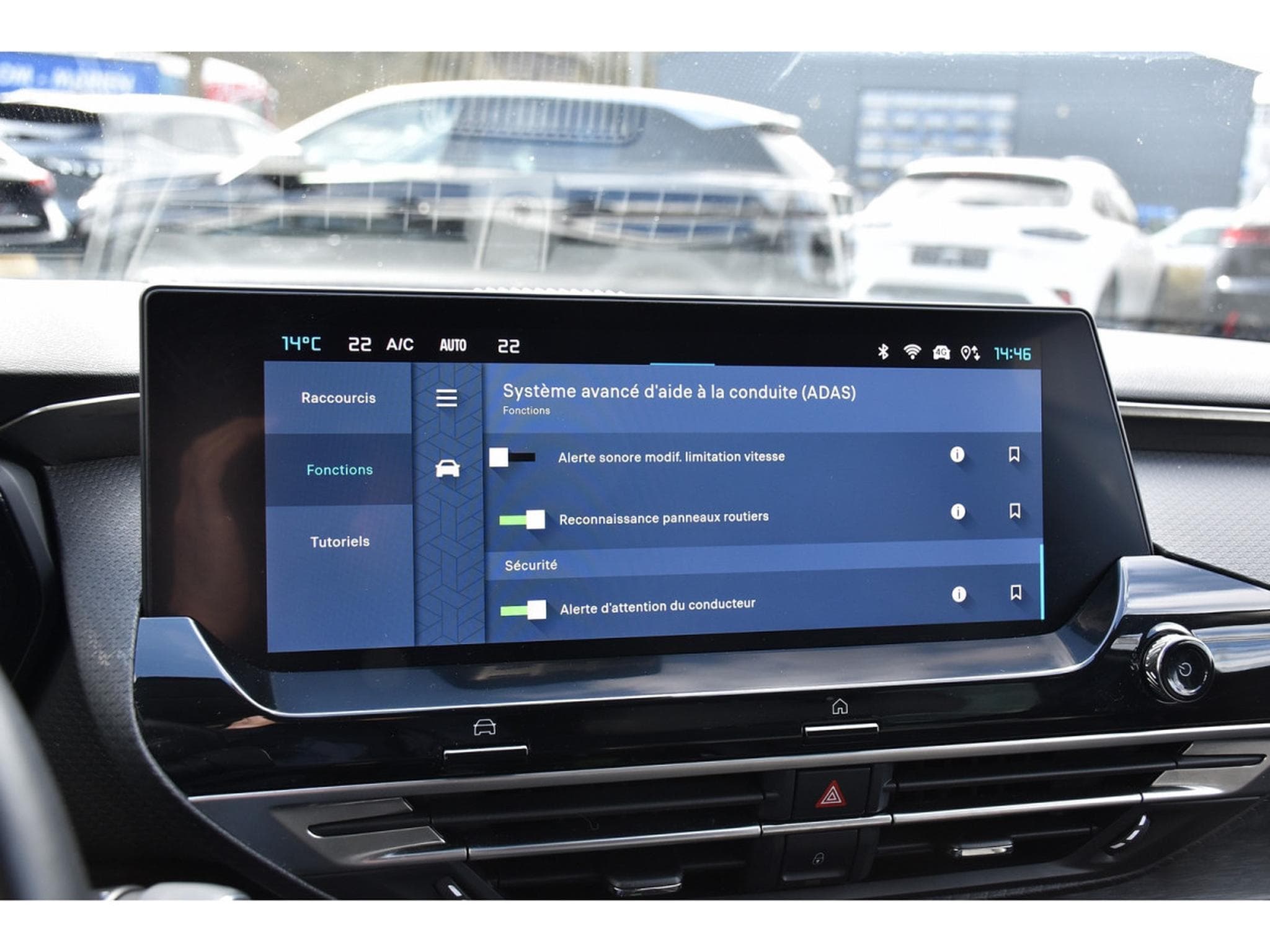Citroën C5 X 1.2 130 PLUS EAT8 CUIR ACC HUD LANE 1° MAIN (2024) - Photo 15