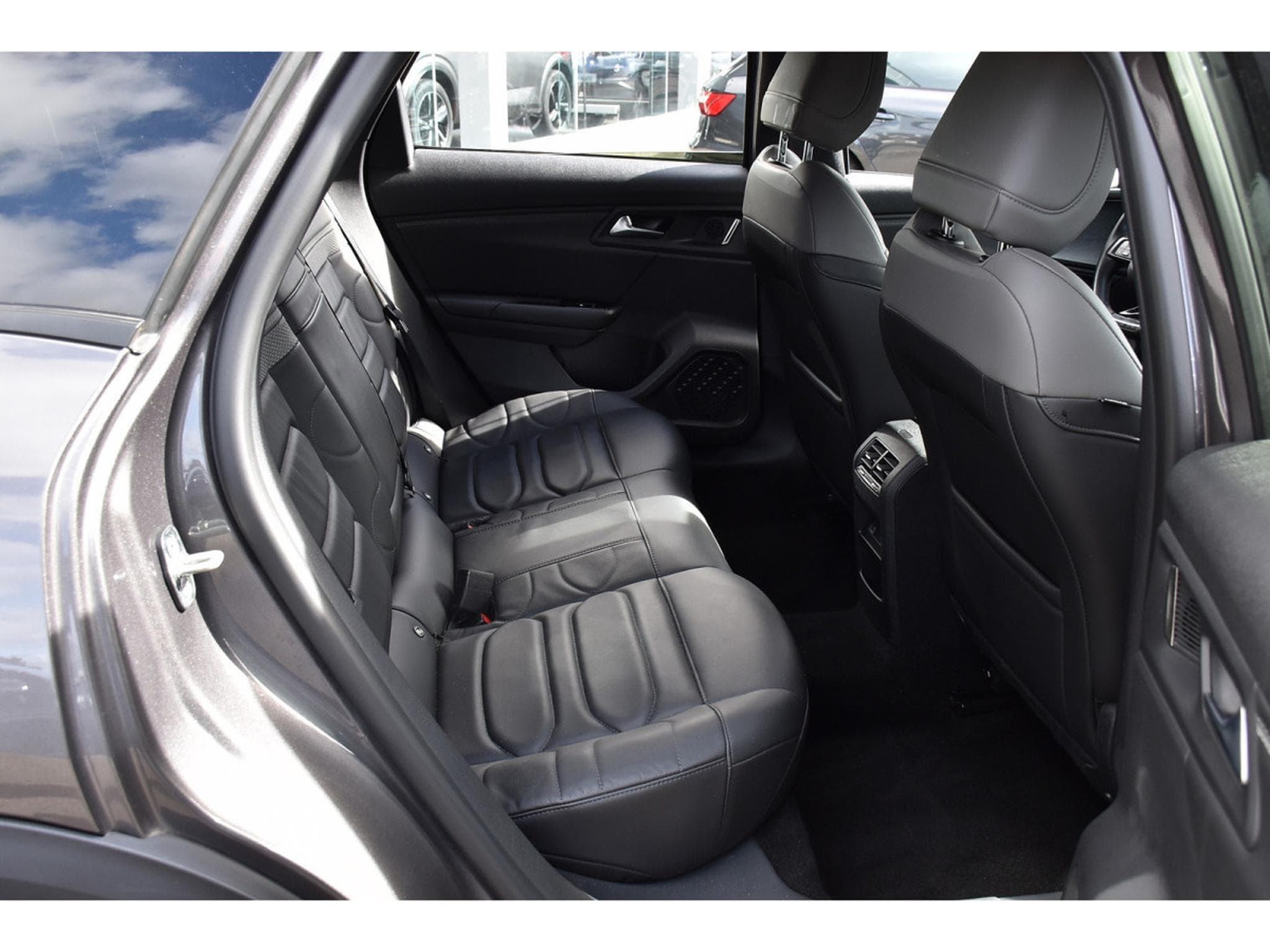 Citroën C5 X 1.2 130 PLUS EAT8 CUIR ACC HUD LANE 1° MAIN (2024) - Photo 8