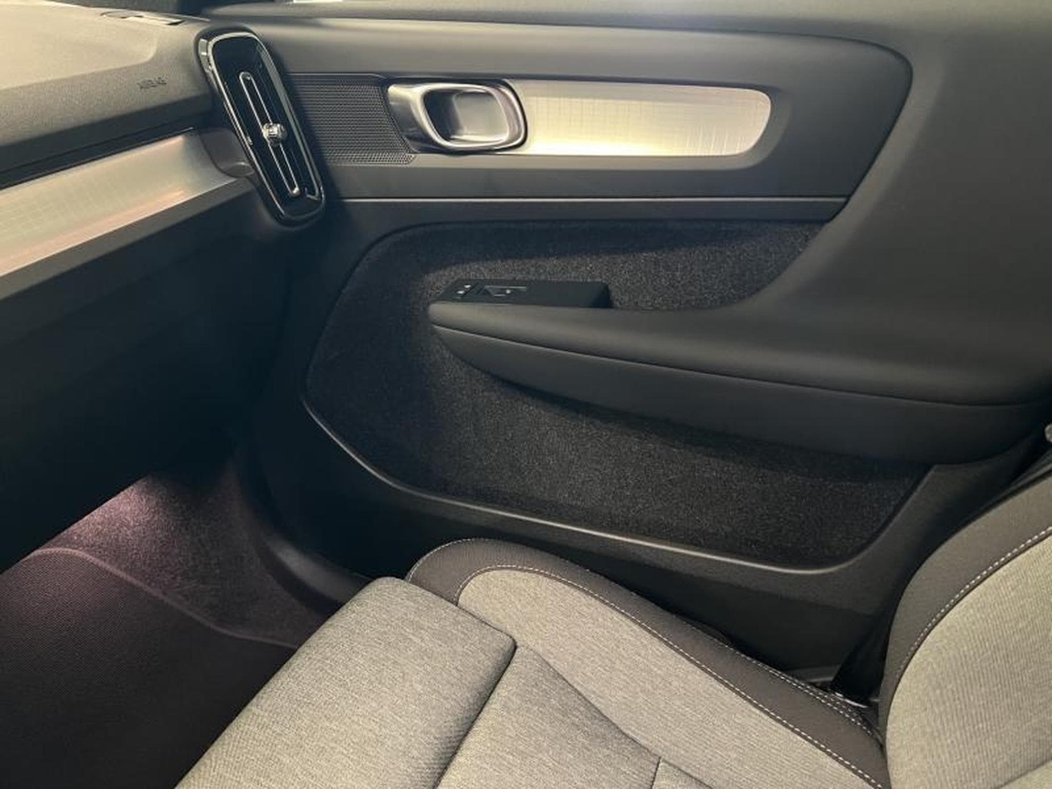 Volvo XC40 Core (2024) - Photo 16