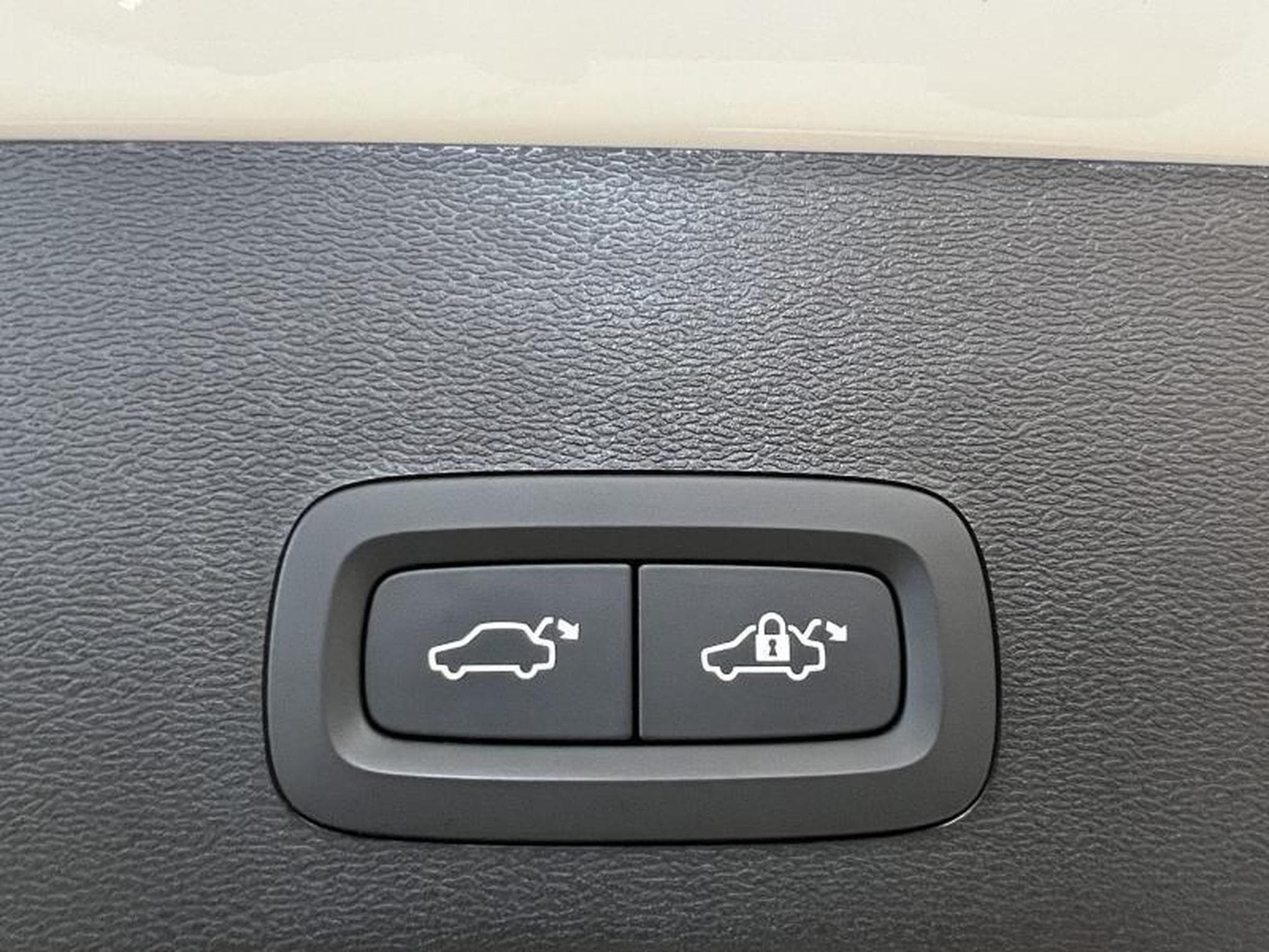 Volvo XC40 Core (2024) - Photo 21