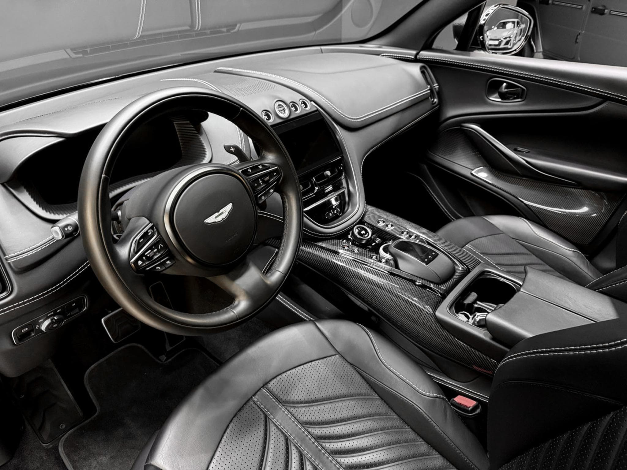 Aston-Martin DBX 4.0 V8 707 / CARBON / PANO / 23" / BLACK B (2022) - Photo 14