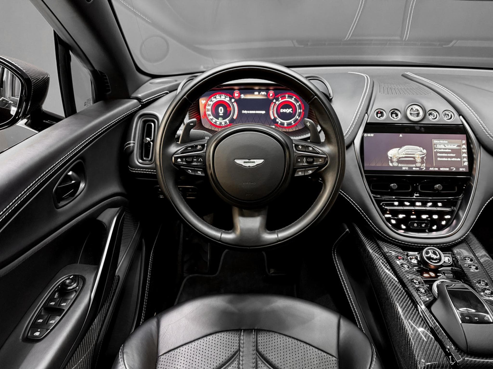 Aston-Martin DBX 4.0 V8 707 / CARBON / PANO / 23" / BLACK B (2022) - Photo 16