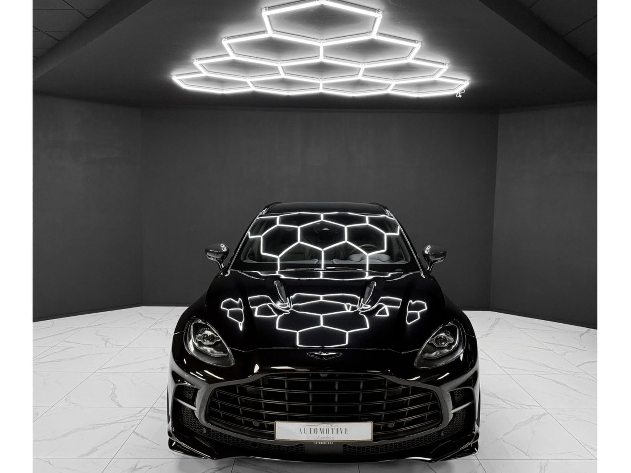 Aston-Martin DBX 4.0 V8 707 / CARBON / PANO / 23" / BLACK B (2022) - Photo 8