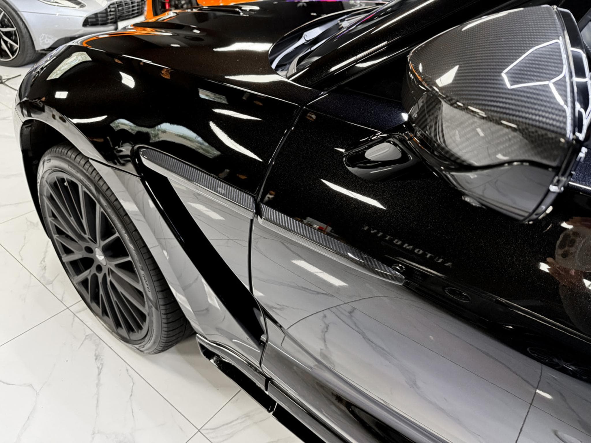 Aston-Martin DBX 4.0 V8 707 / CARBON / PANO / 23" / BLACK B (2022) - Photo 9