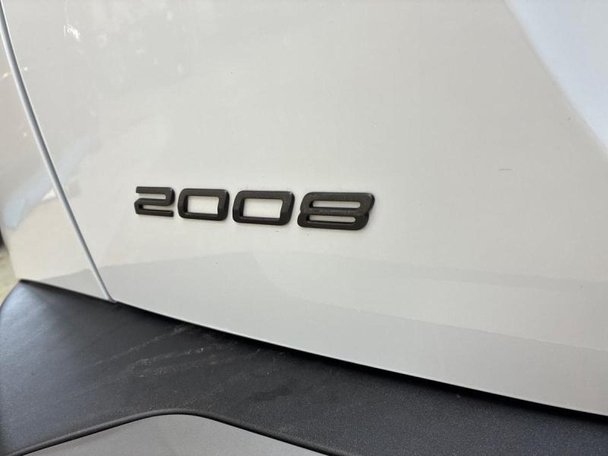 PEUGEOT 2008 1.2 100ch S&S Allure (2024) - Photo 6