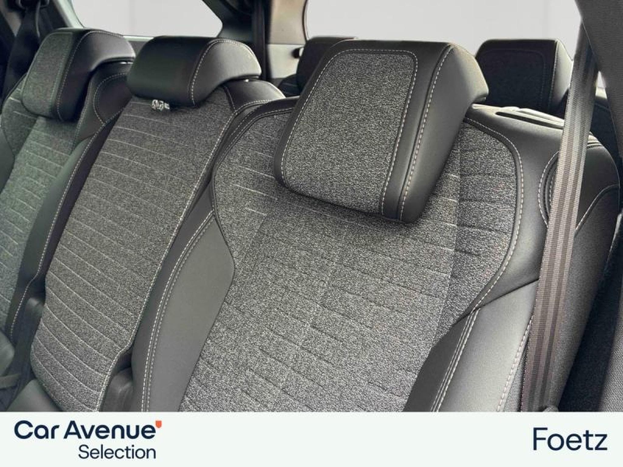 PEUGEOT 5008 Hybrid 145ch Allure e-DCS6 (2025) - Photo 9