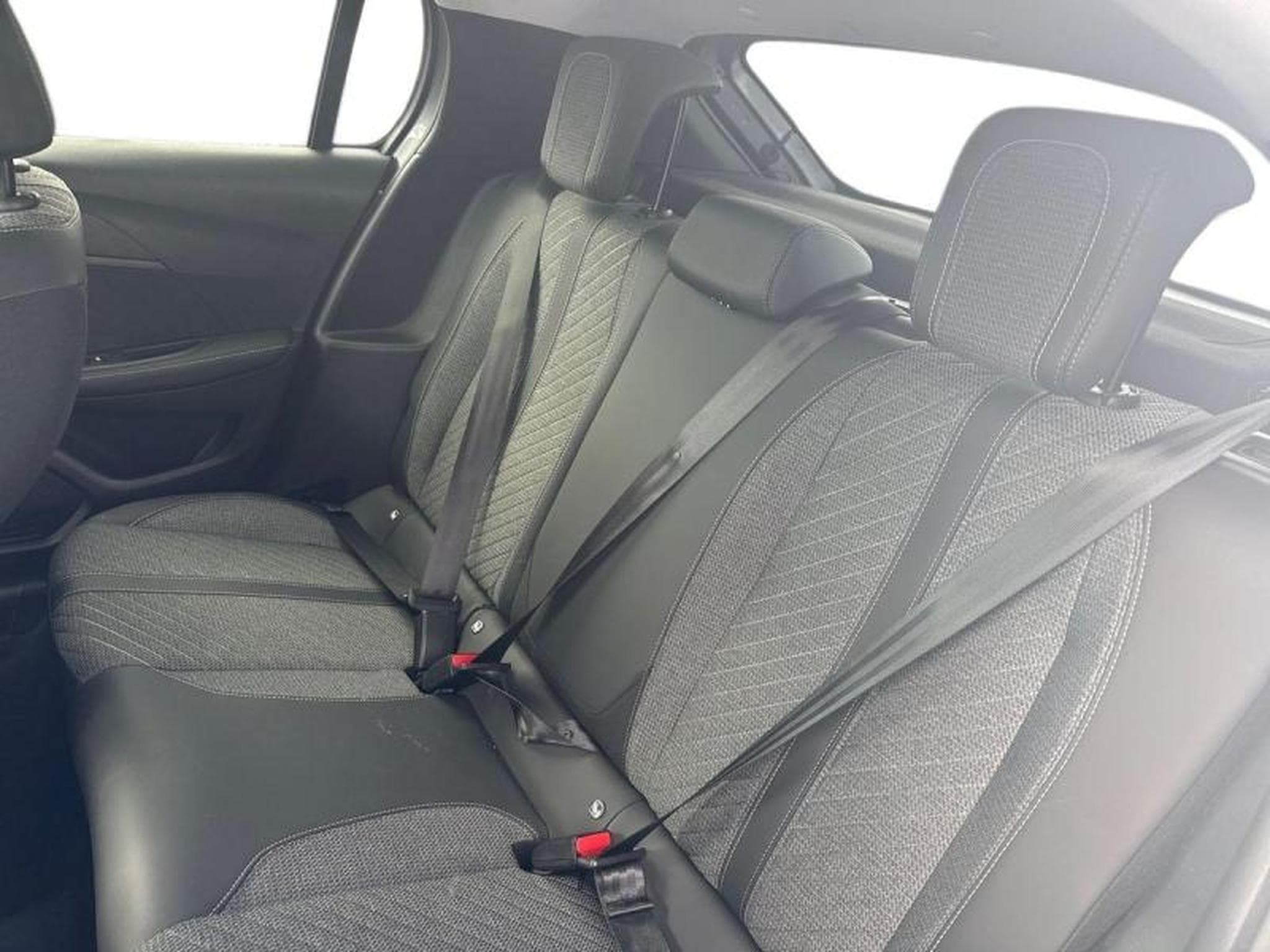 PEUGEOT 208 1.2 100ch S&S Allure (2025) - Photo 5