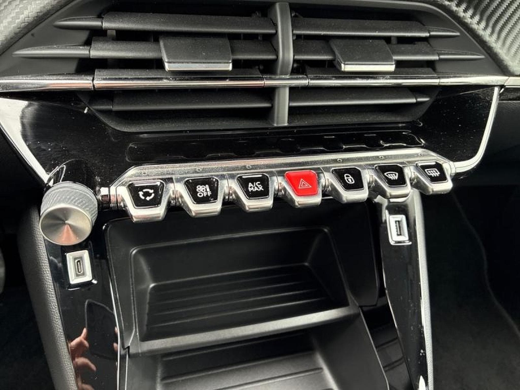 PEUGEOT 2008 e-2008 136ch Active (2021) - Photo 12