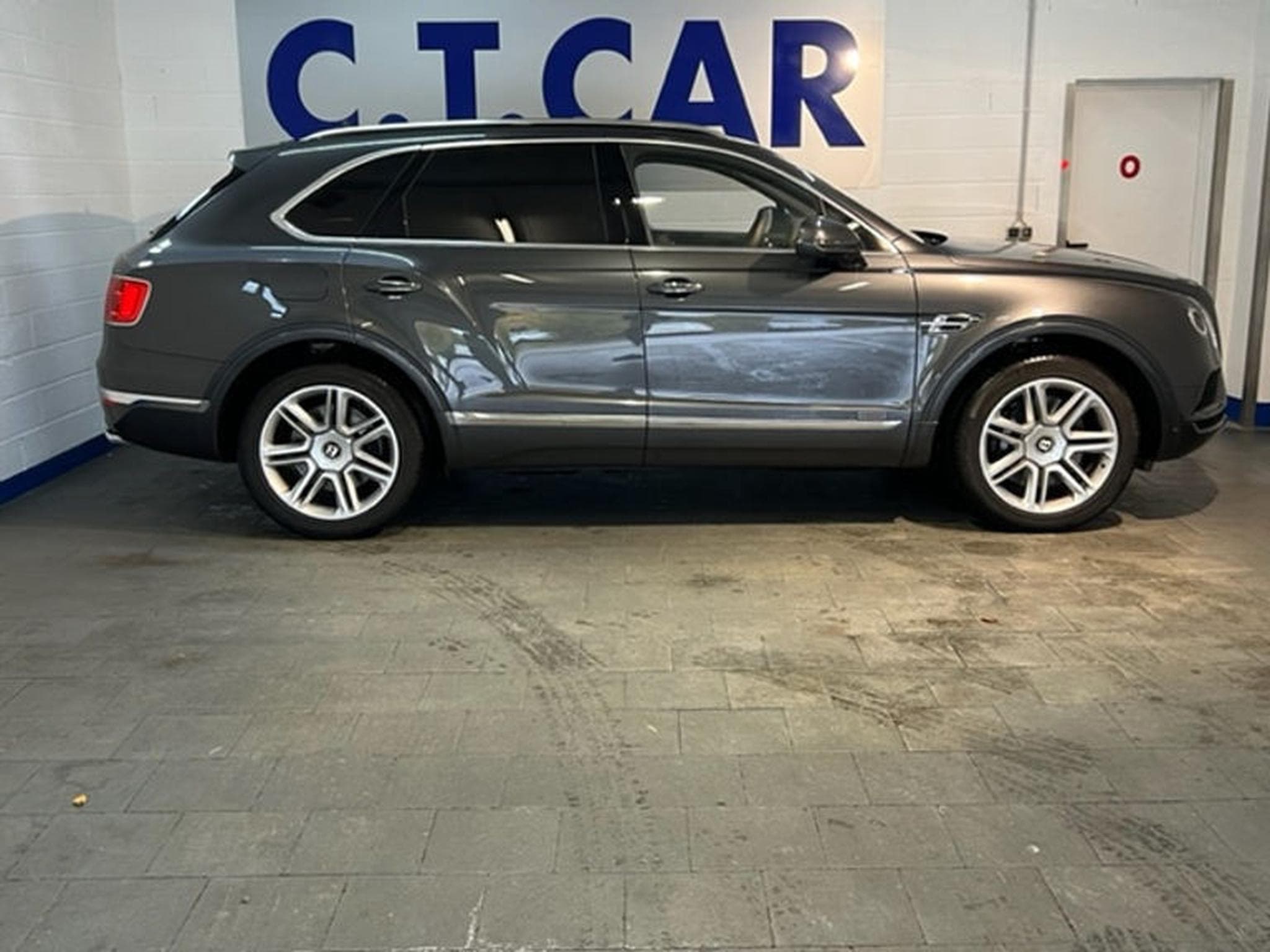 Bentley Bentayga 4.0 V8 Diesel 4WD Autom.Mulliner (2018) - Photo 3