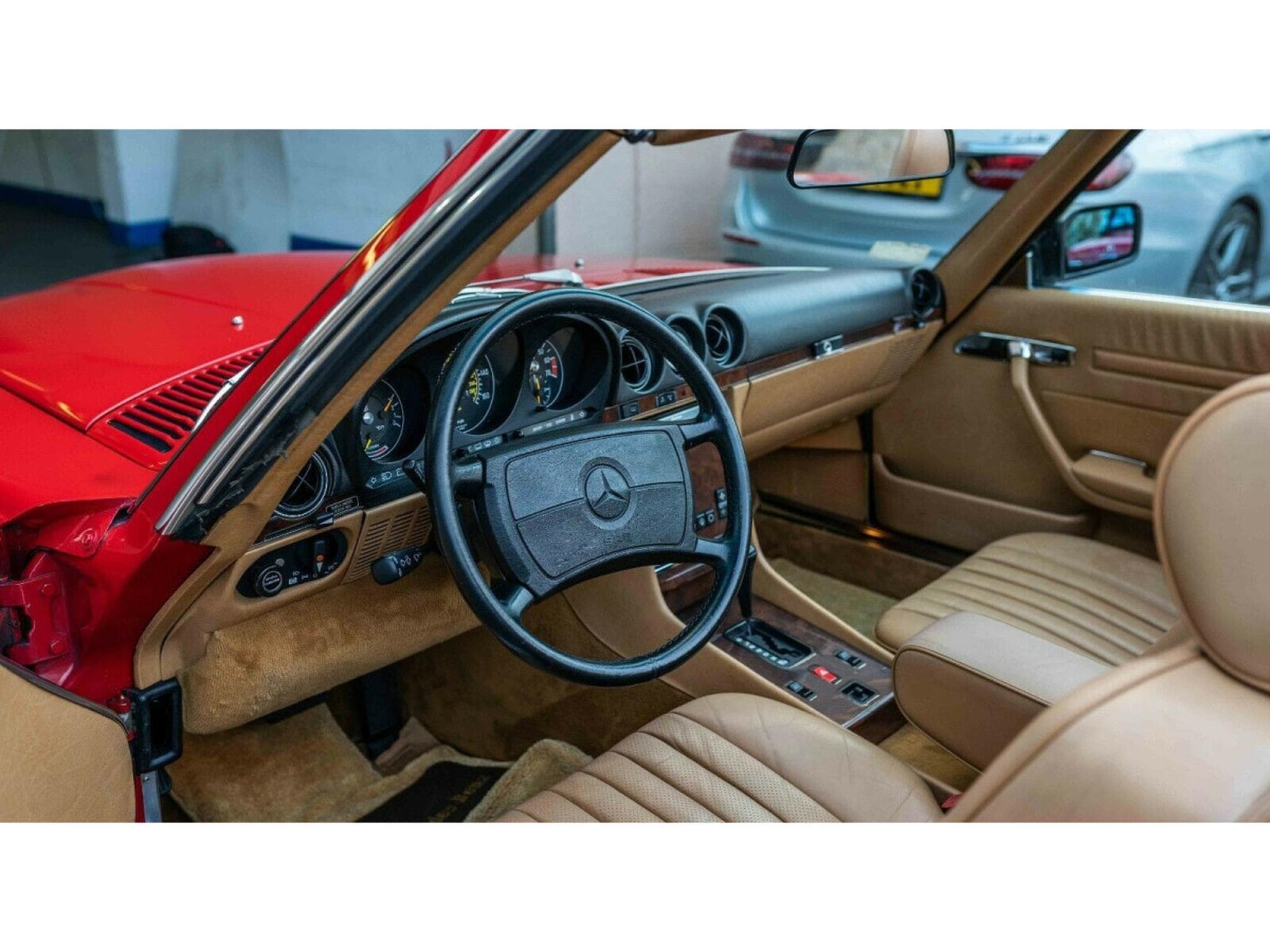 Mercedes SL 560 R107 (1987) - Photo 11