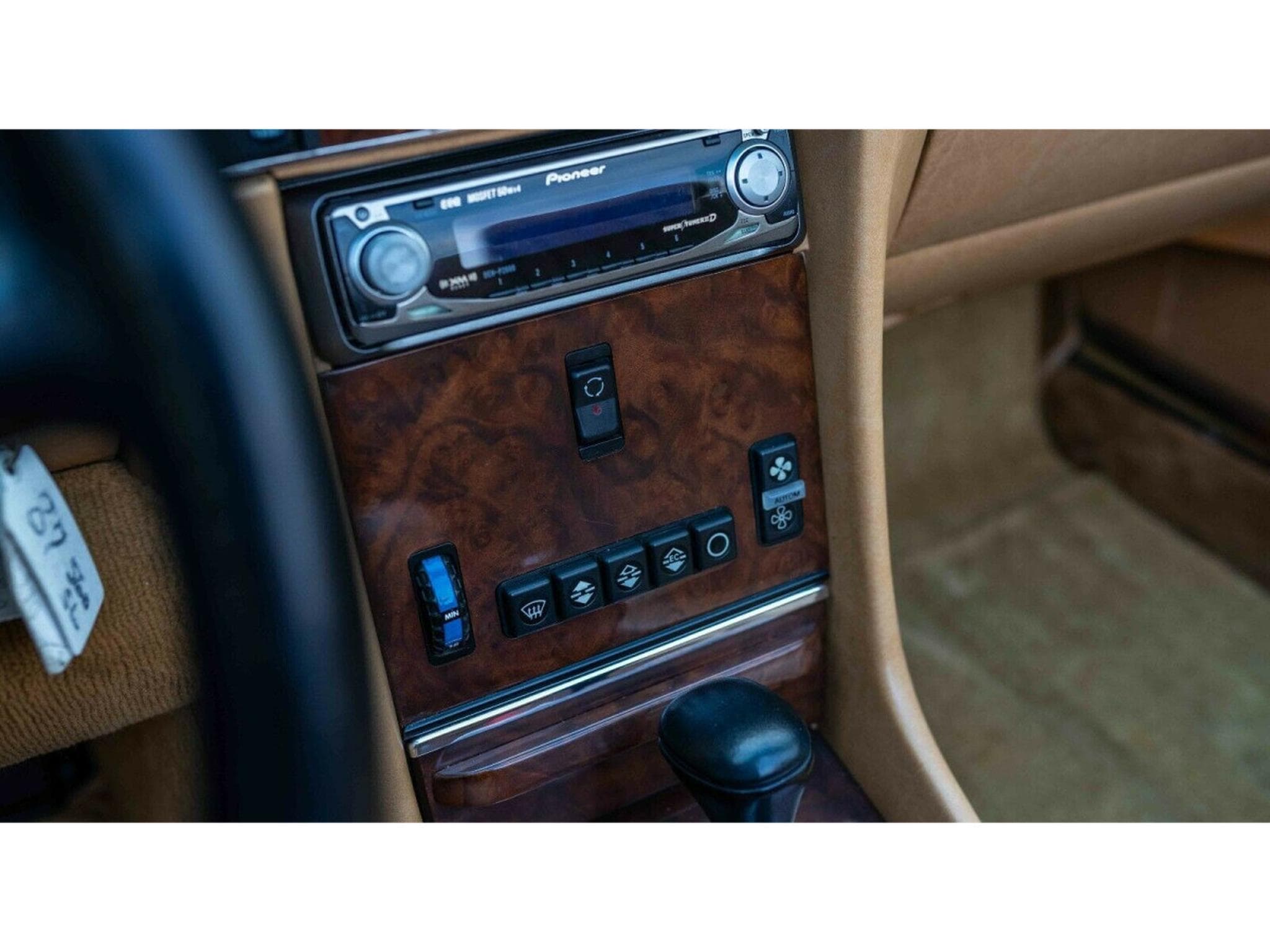 Mercedes SL 560 R107 (1987) - Photo 19