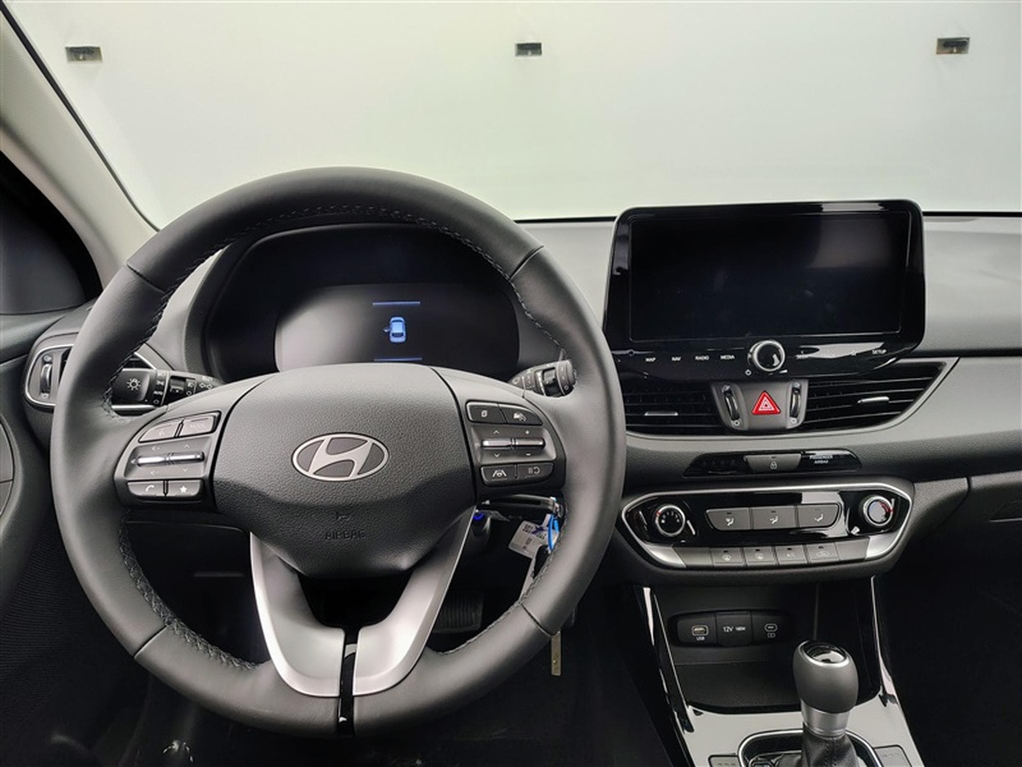 Hyundai i30 Combi 1.0 T-GDi DCT Twist NAVI / FULL LED / CAMERA (2026) - Photo 9