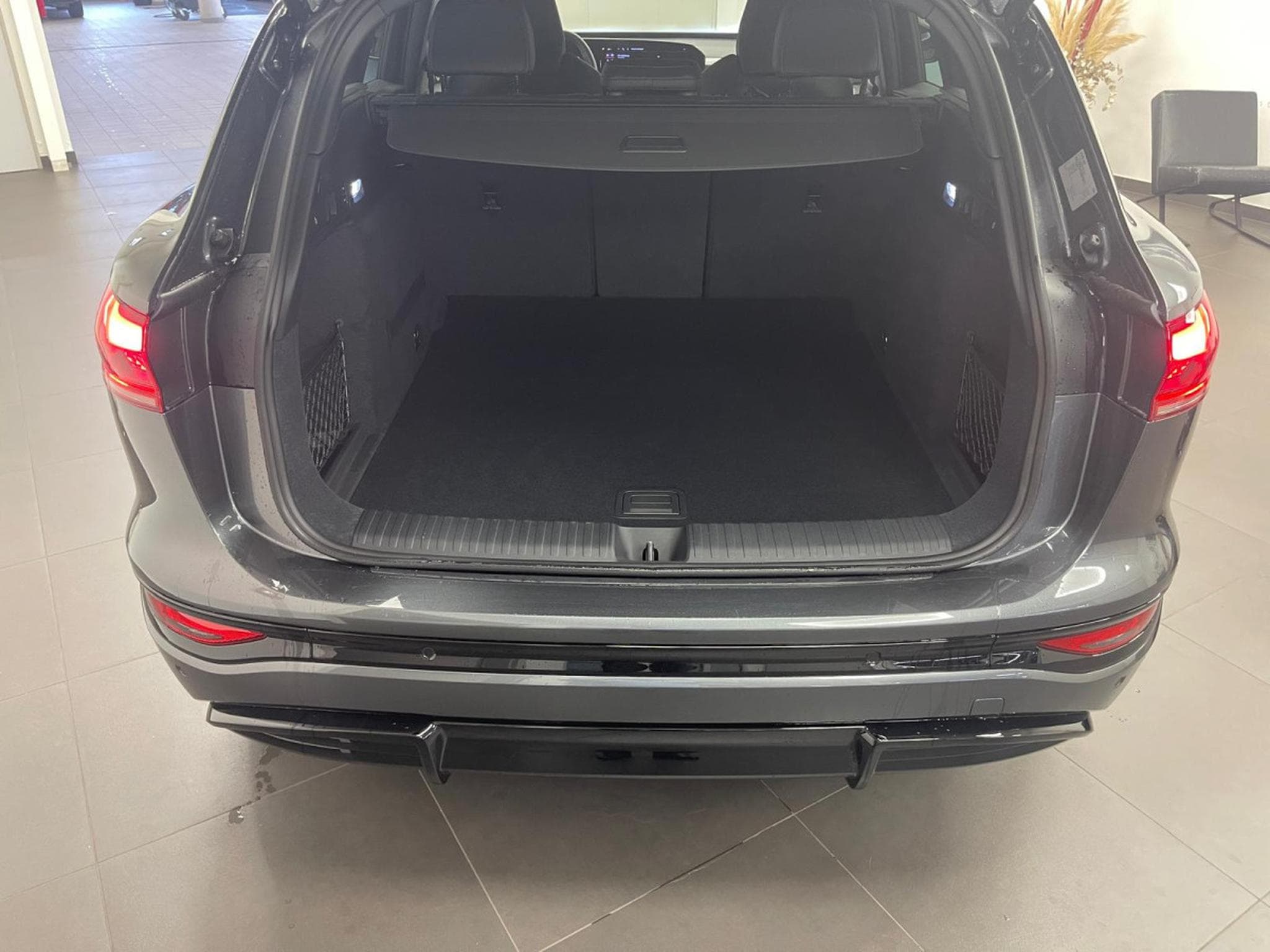Audi Q6 e-tron S line 252 CH / 185 kW (2025) - Photo 8