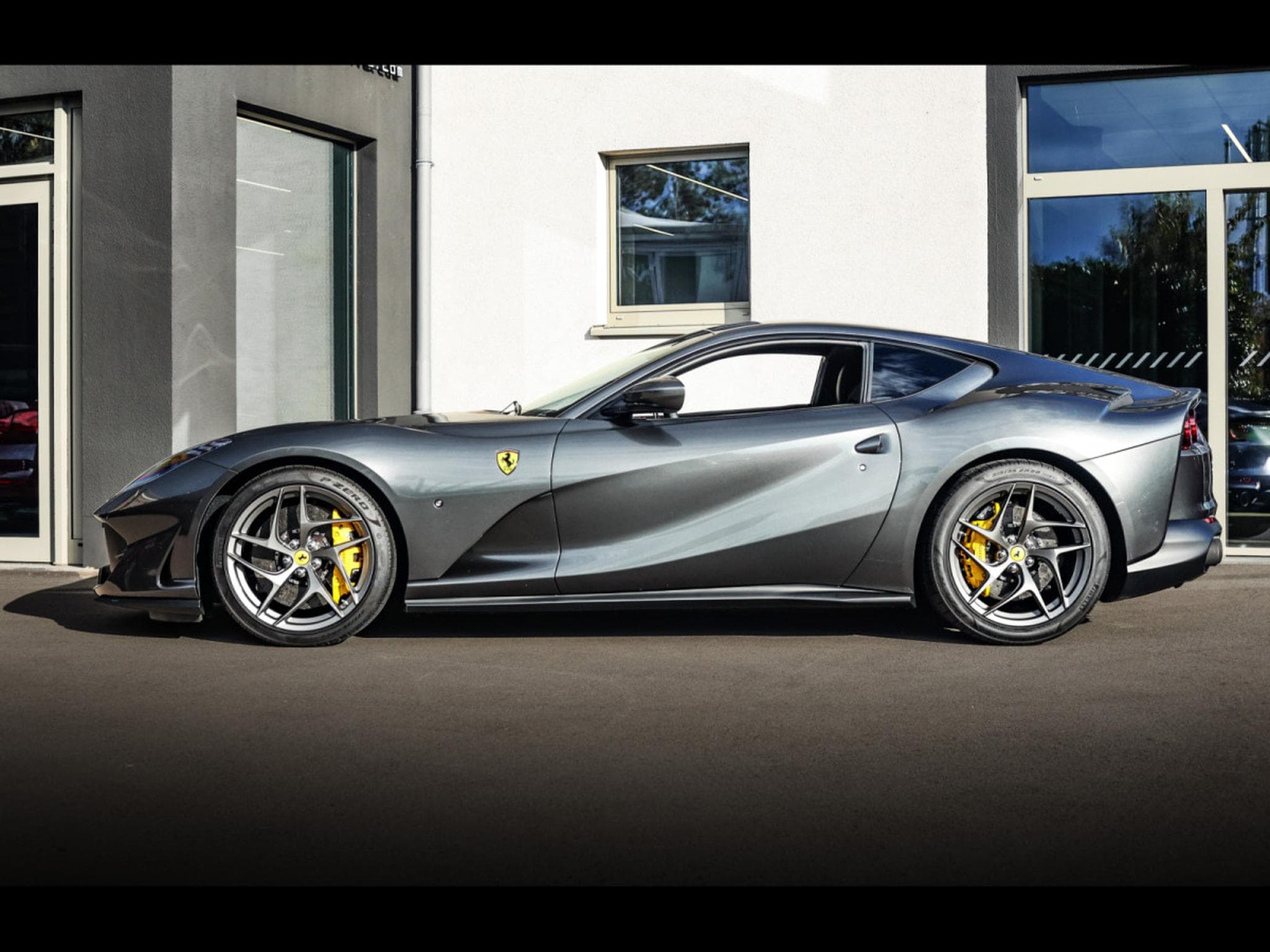 Ferrari 812 Superfast 6.5 V12 - GRIGIO SILVERSTONE 740 – FERRARI WARRANT (2020) - Photo 2