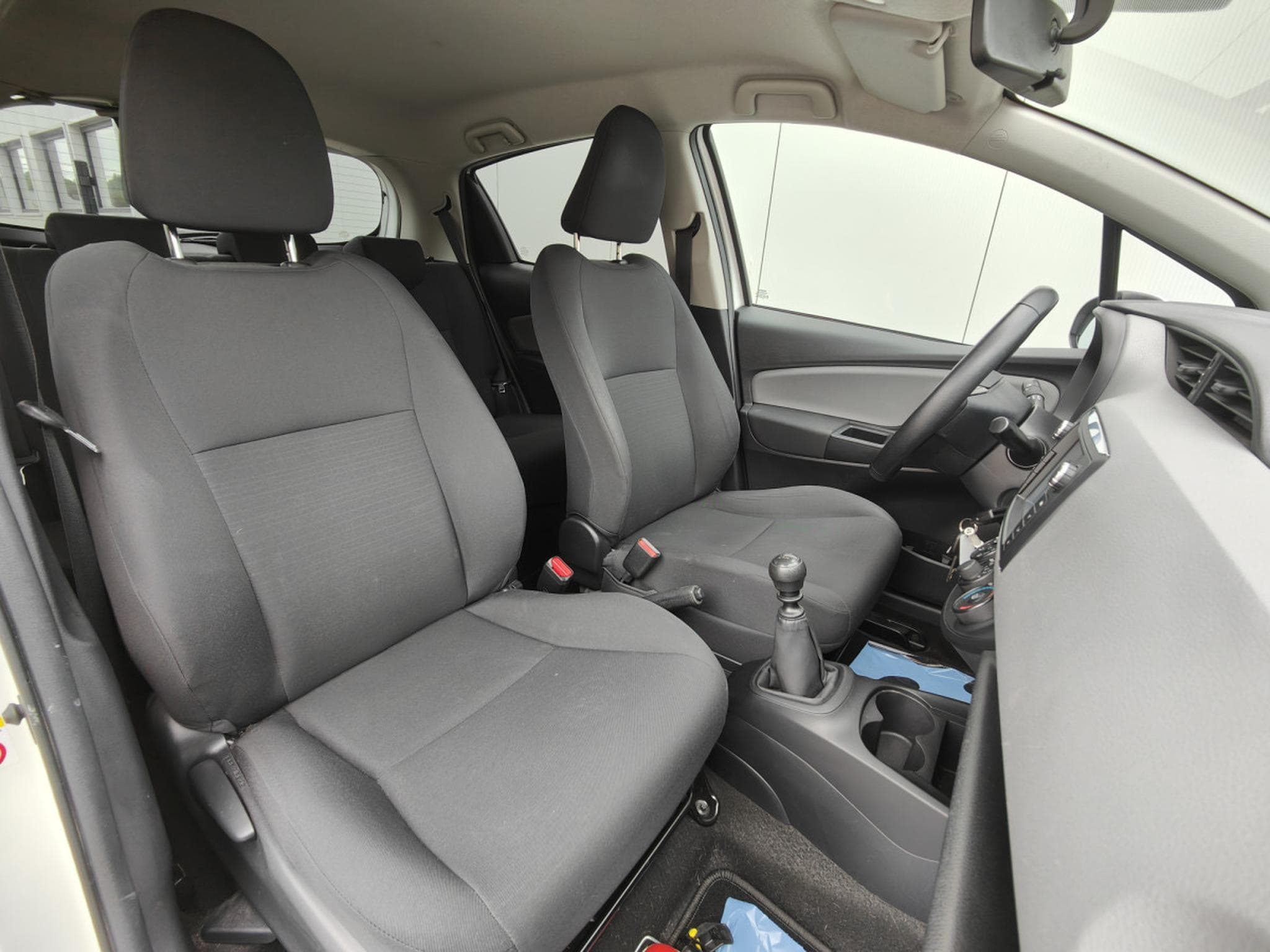 Toyota Yaris 1.3 VVT-I GPS BLUETOOTH CLIMATISATION (2016) - Photo 7