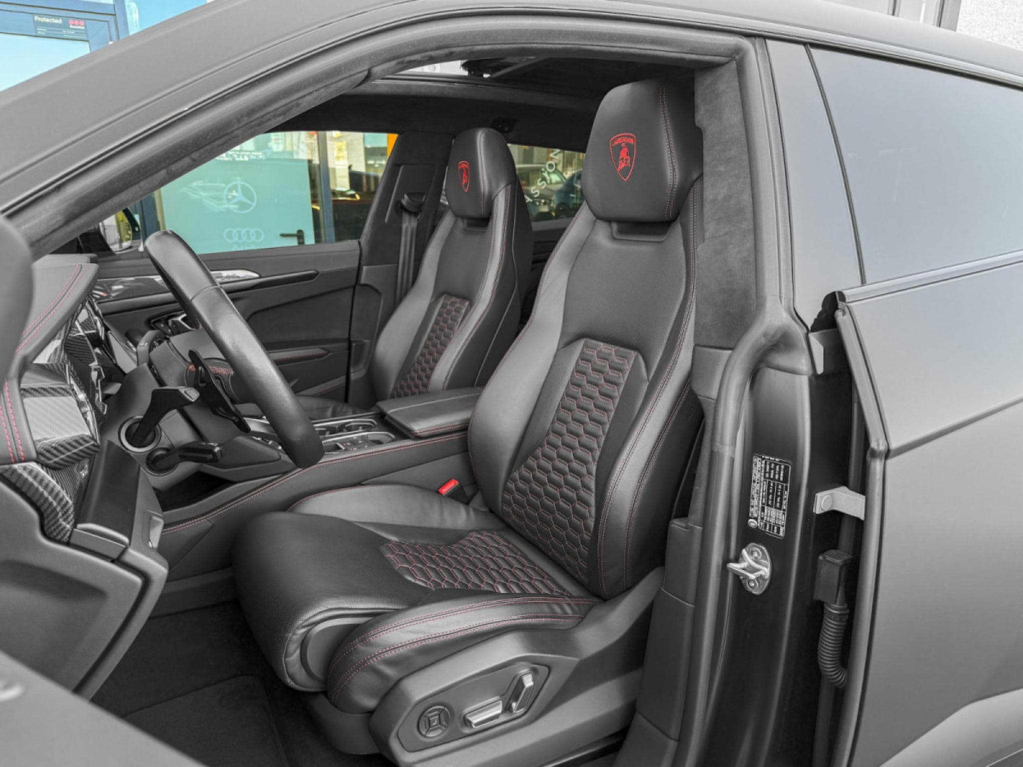 Lamborghini Urus 4.0 V8 Auto./PANO/22/360°/HUD/CARBON/VOLL (2021) - Photo 6