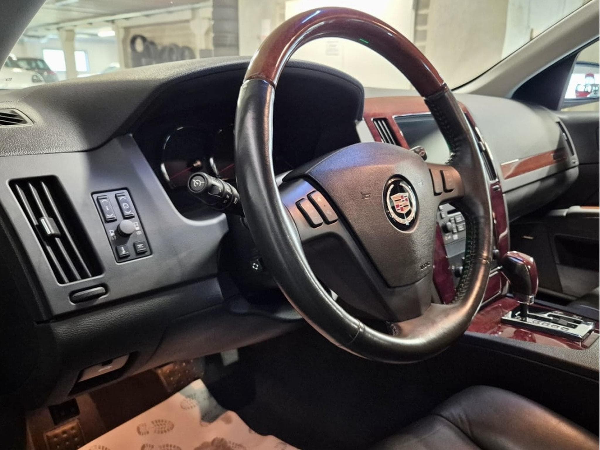 Cadillac STS 4.6 V8 HEAD UP BOSE CUIR NAVI EUROPA COC (2010) - Photo 12