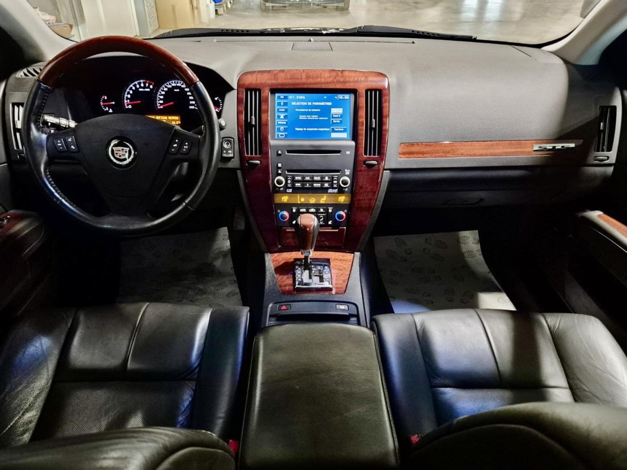 Cadillac STS 4.6 V8 HEAD UP BOSE CUIR NAVI EUROPA COC (2010) - Photo 7