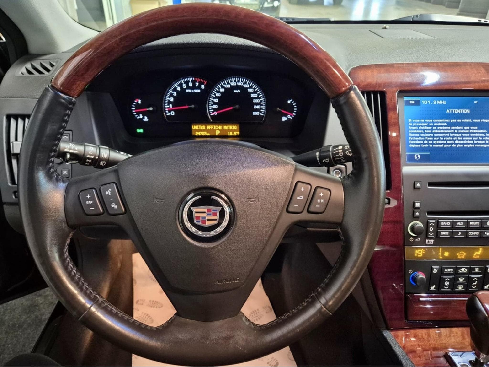 Cadillac STS 4.6 V8 HEAD UP BOSE CUIR NAVI EUROPA COC (2010) - Photo 8