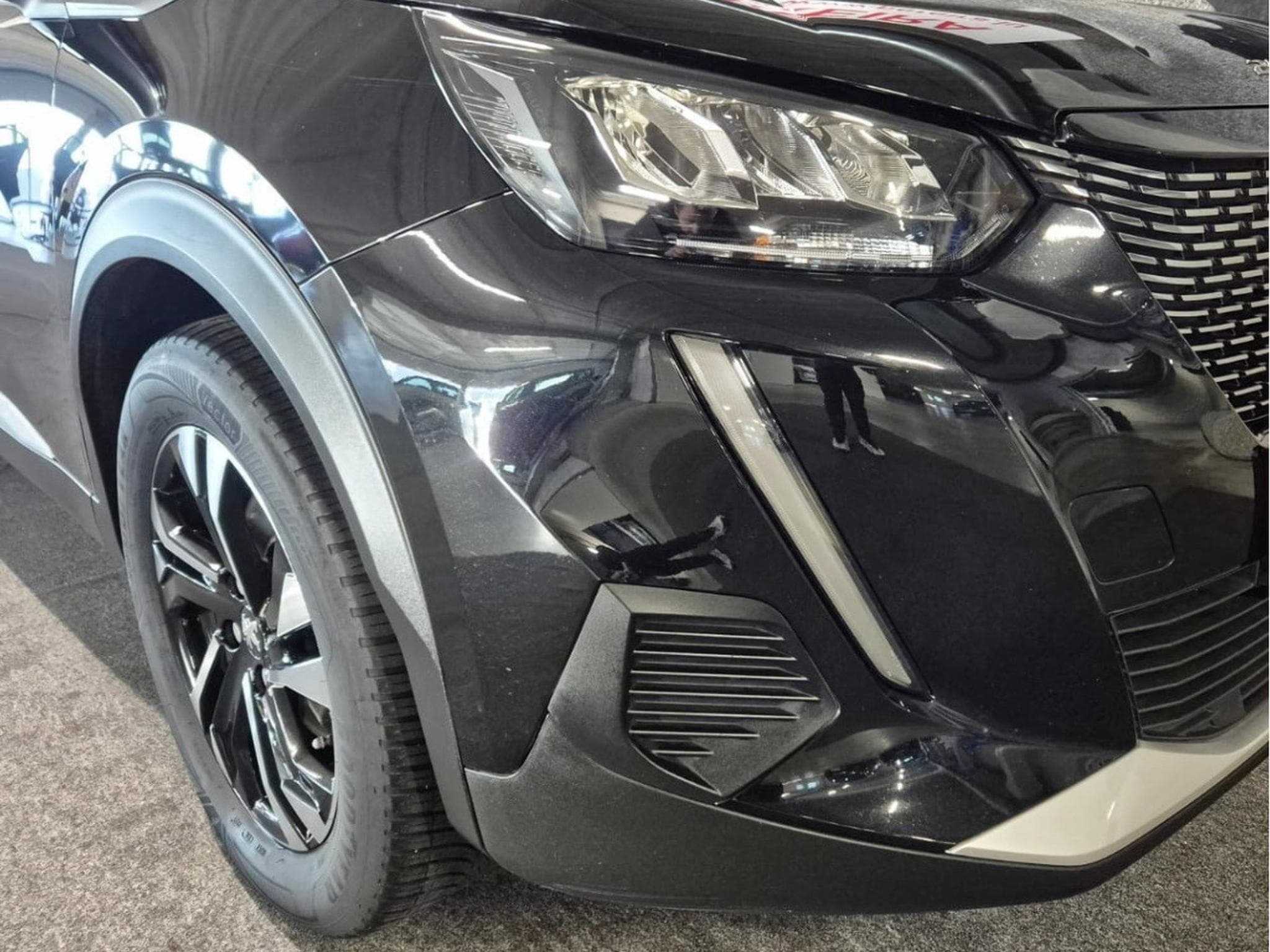 Peugeot 2008 1.5 BLUEHDI 130 ALLURE CUIR NAVI (2023) - Photo 12