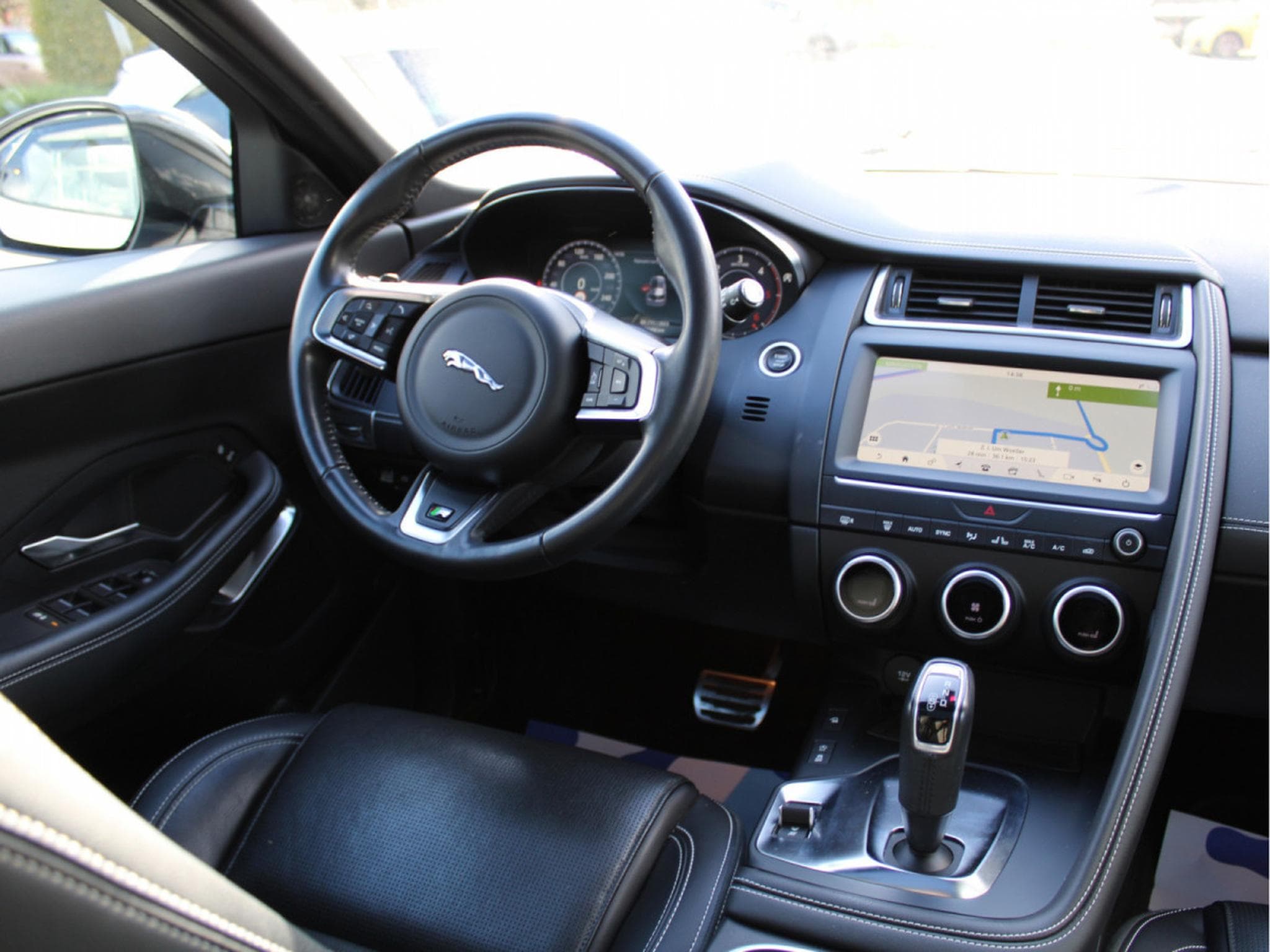 Jaguar E-Pace D 180 AWD R-DYNAMIC PANO CUIR NAVI (2020) - Photo 13