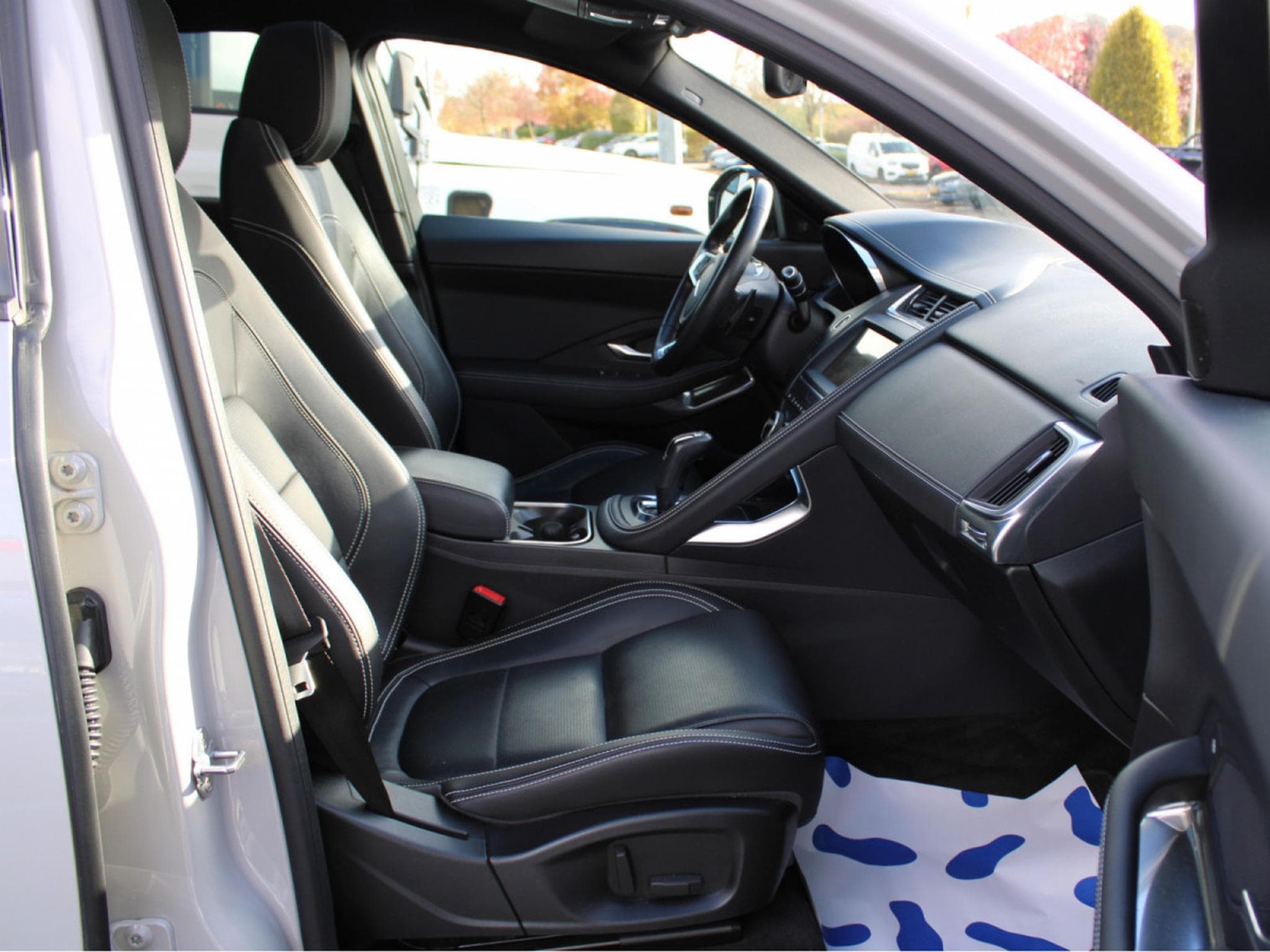 Jaguar E-Pace D 180 AWD R-DYNAMIC PANO CUIR NAVI (2020) - Photo 14