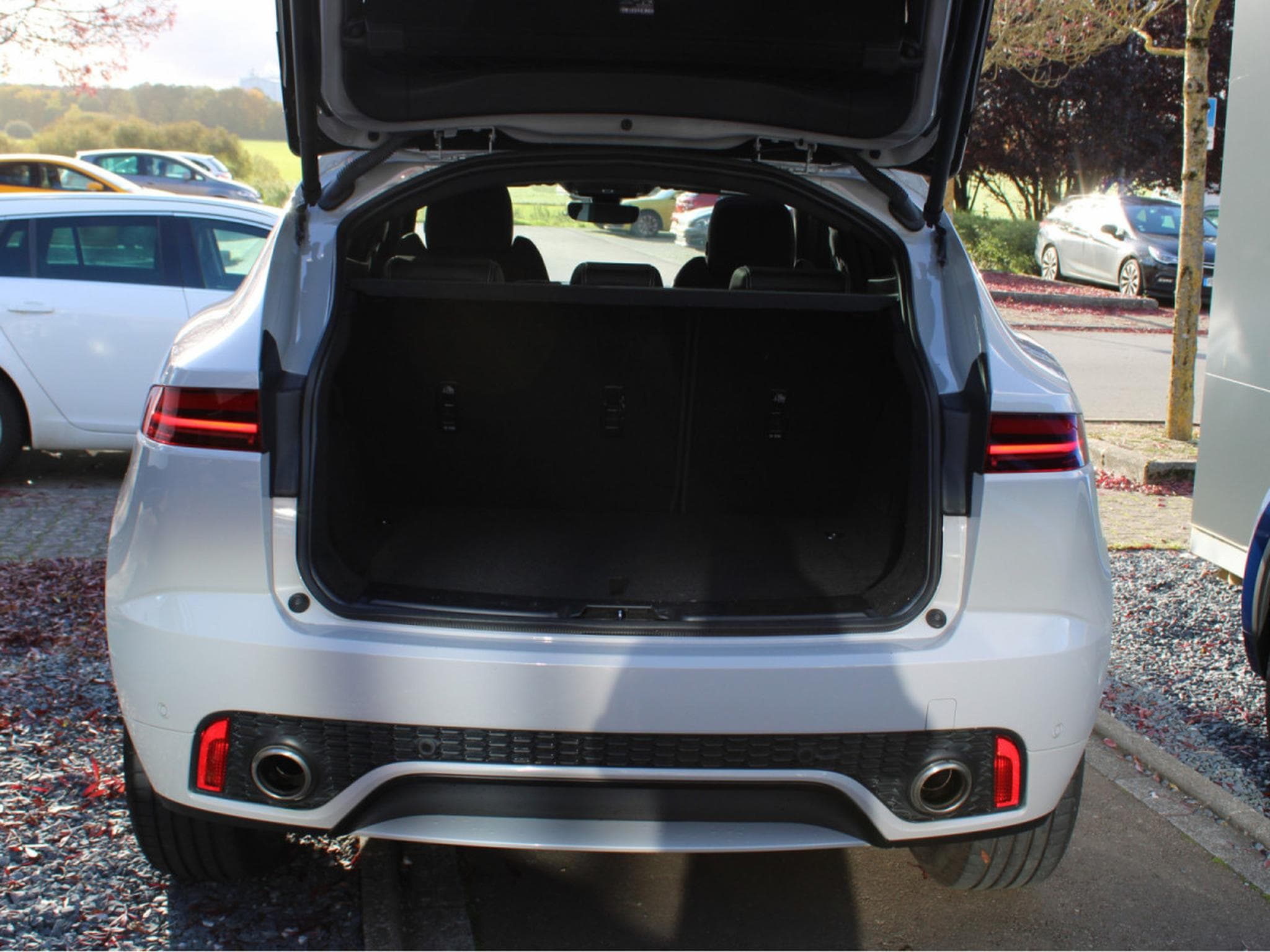 Jaguar E-Pace D 180 AWD R-DYNAMIC PANO CUIR NAVI (2020) - Photo 16