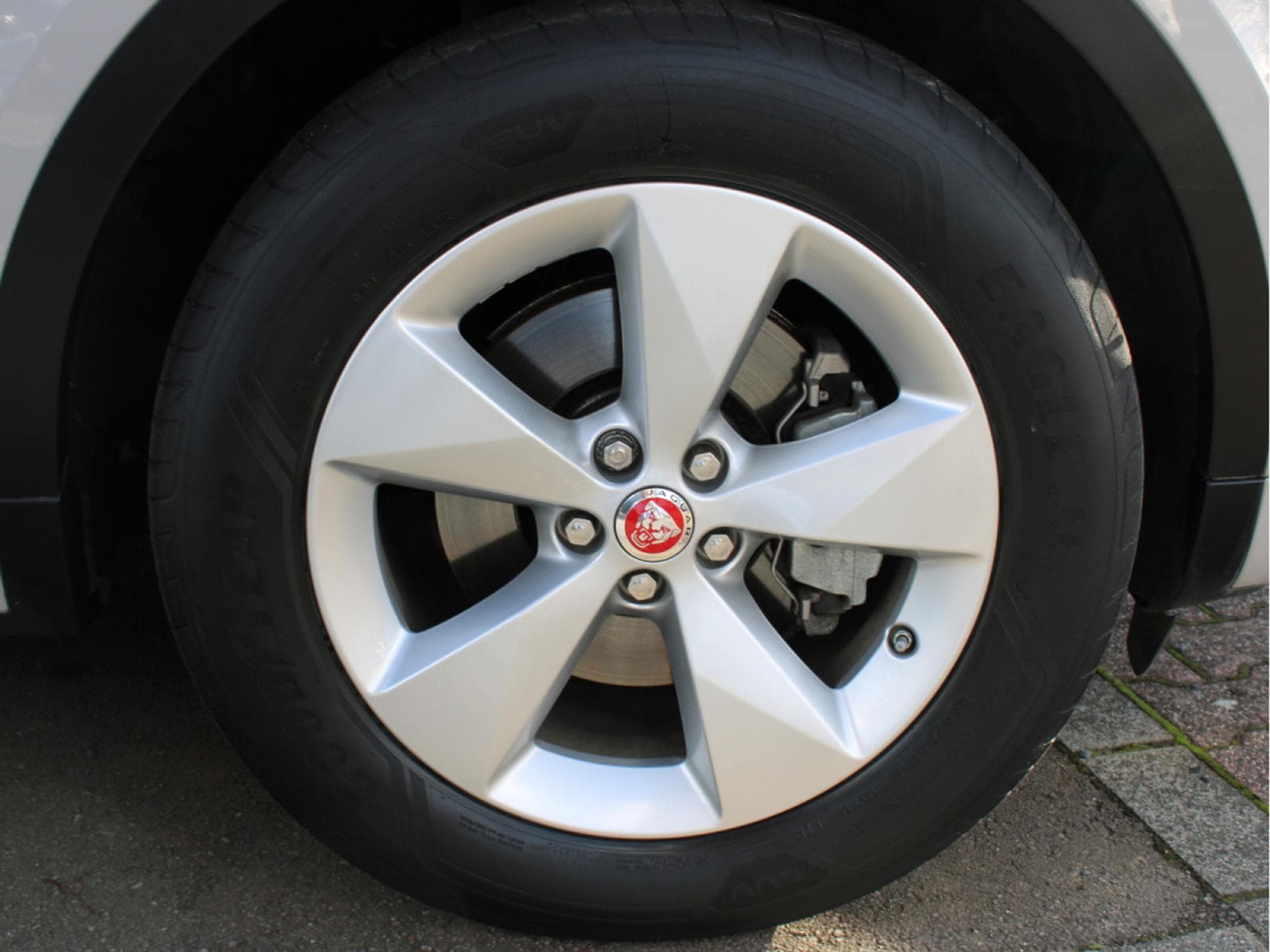 Jaguar E-Pace D 180 AWD R-DYNAMIC PANO CUIR NAVI (2020) - Photo 18