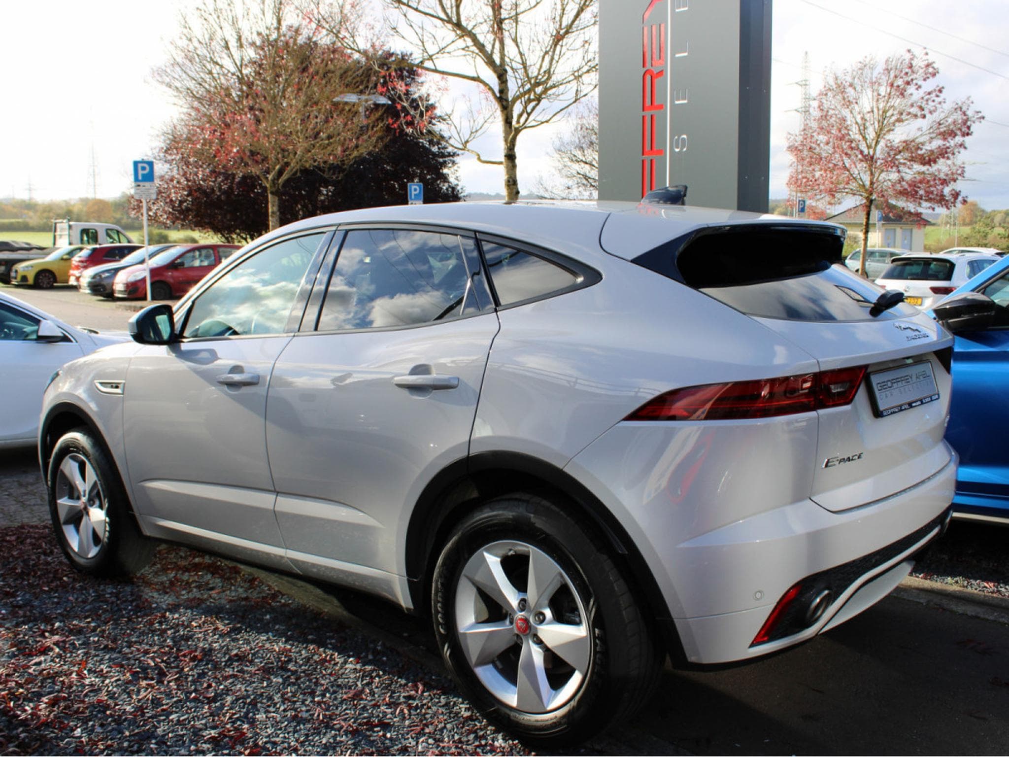 Jaguar E-Pace D 180 AWD R-DYNAMIC PANO CUIR NAVI (2020) - Photo 2