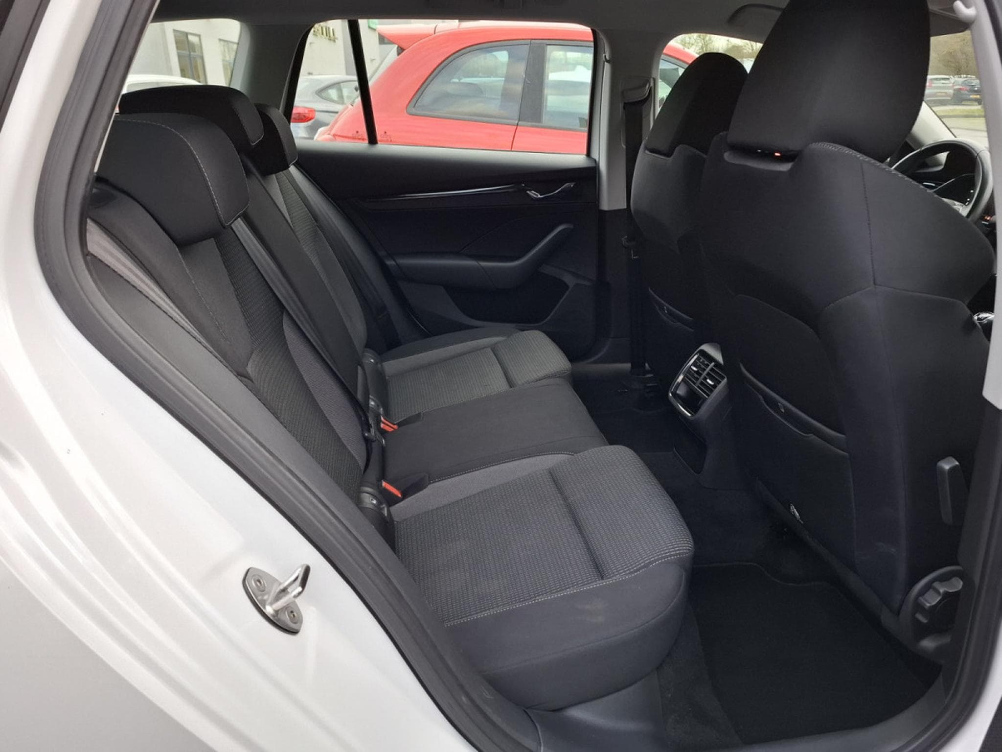 Skoda Octavia 2.0 TDI COMBI AMBITION LED (2020) - Photo 9