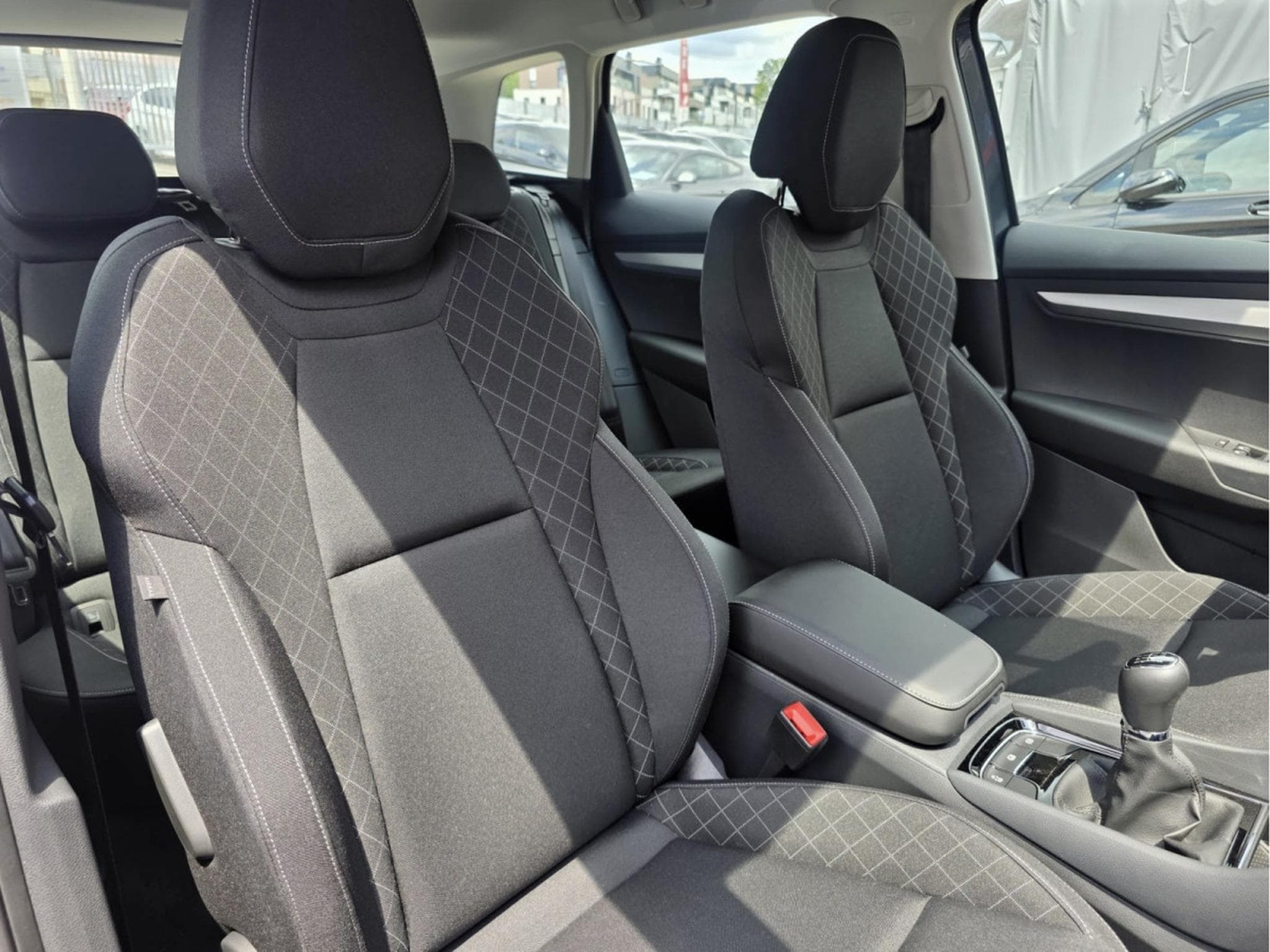 Skoda Karoq 2.0 TDI 150 CANTON NAVI 1 HAND (2022) - Photo 5