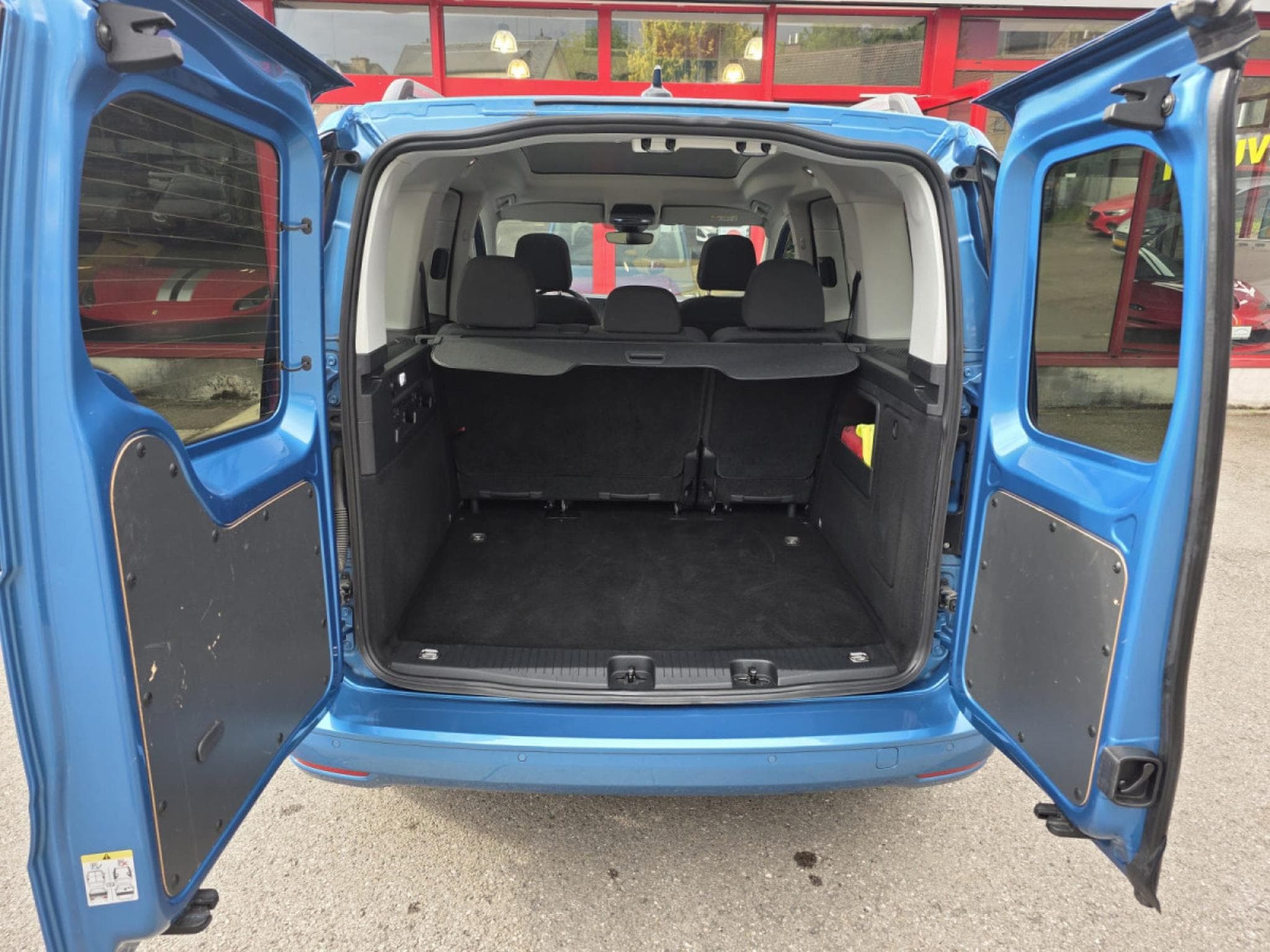 VW Caddy 1.5 TSI DSG LIFE 5 SITZE PANO NAVI 1 HAND (2021) - Photo 9