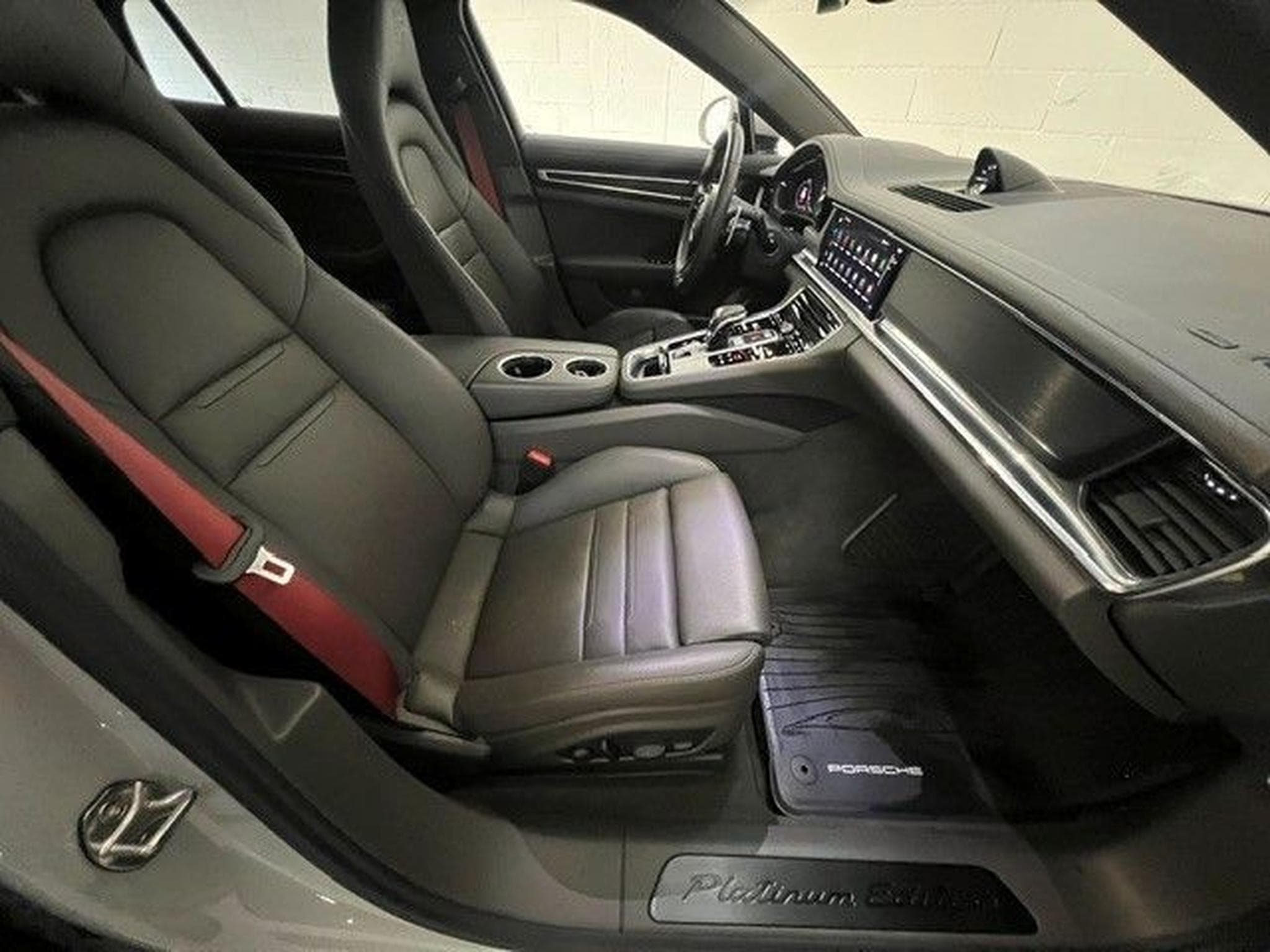 Porsche Panamera 4 E-Hybrid Platinum Edition (2022) - Photo 13
