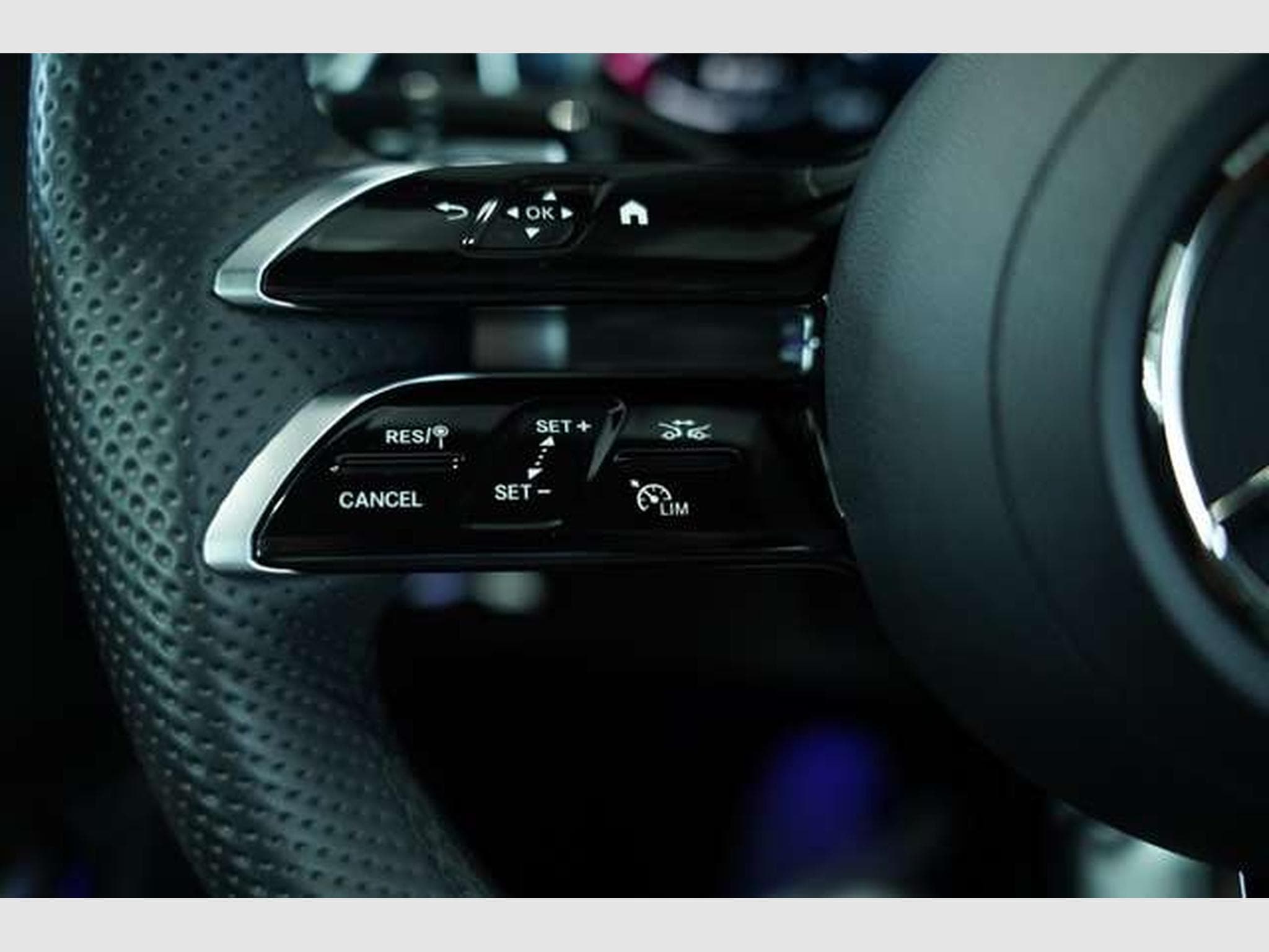 Mercedes CLE 200 AMG Line Premium Coupé *Pano *Night *SHZ (2024) - Photo 35
