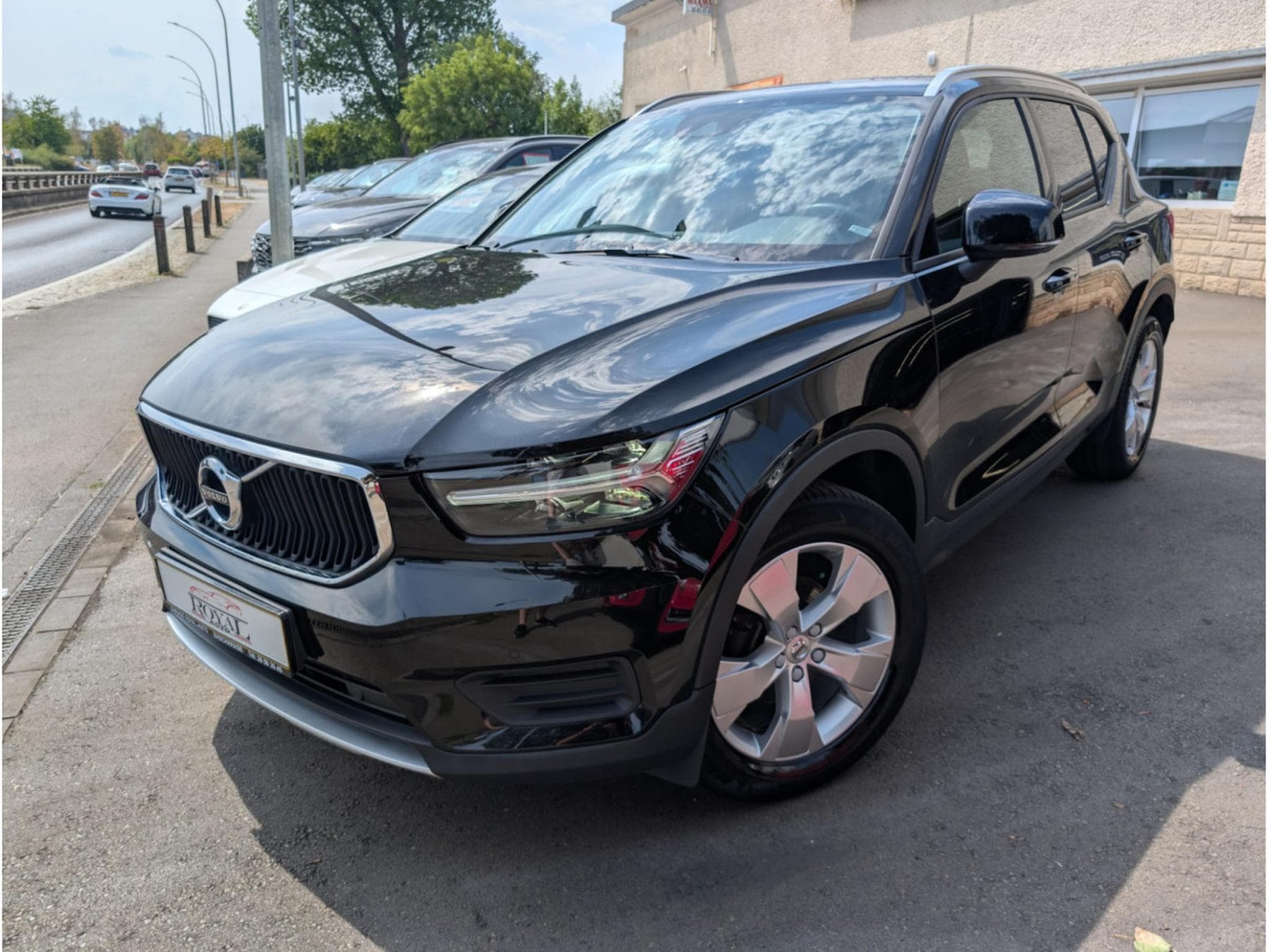 Volvo XC40 D3 MOMENTUM AUTOMATIQUE 2.0D 150 (2019) - Photo 2