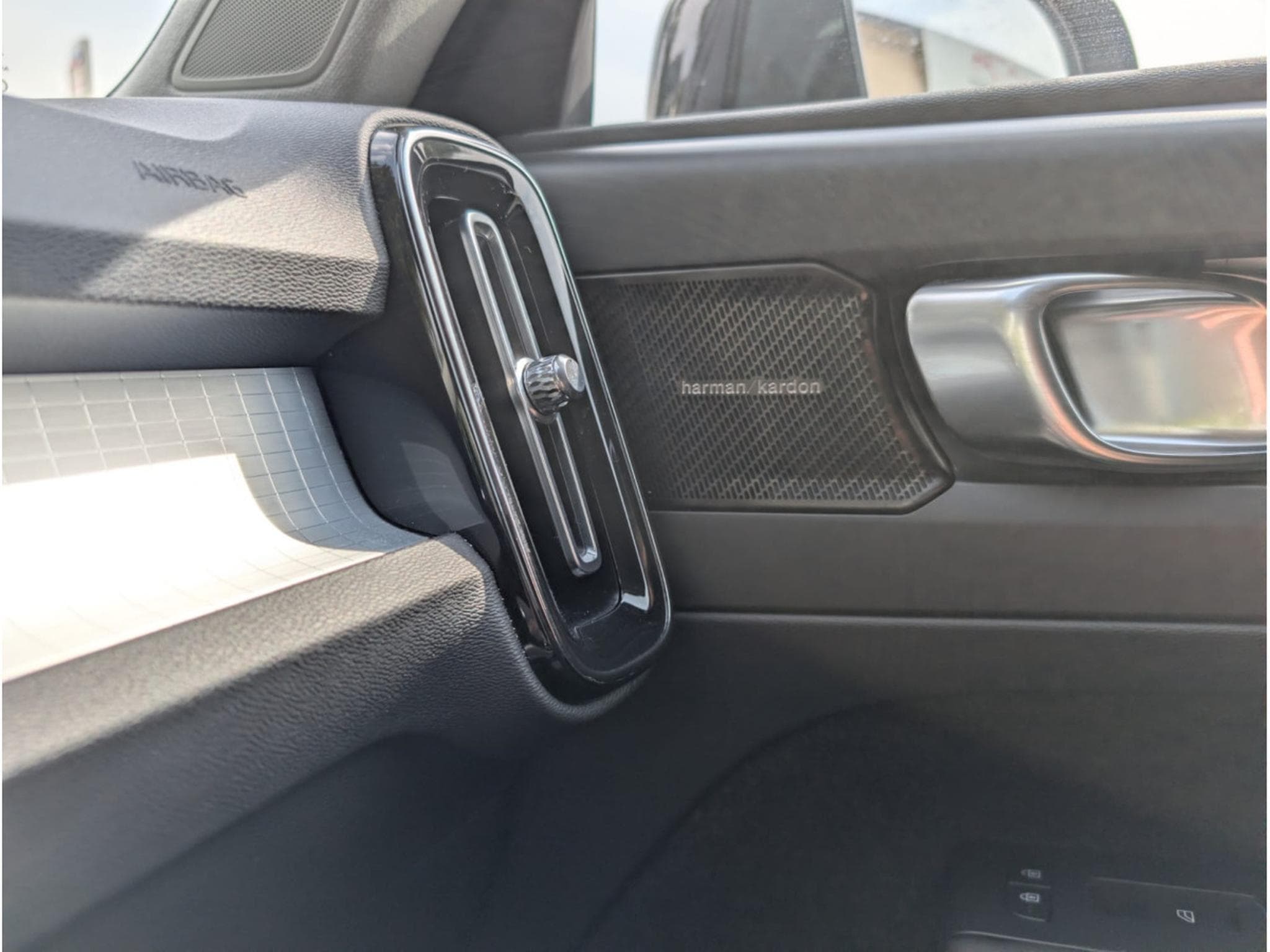 Volvo XC40 D3 MOMENTUM AUTOMATIQUE 2.0D 150 (2019) - Photo 20
