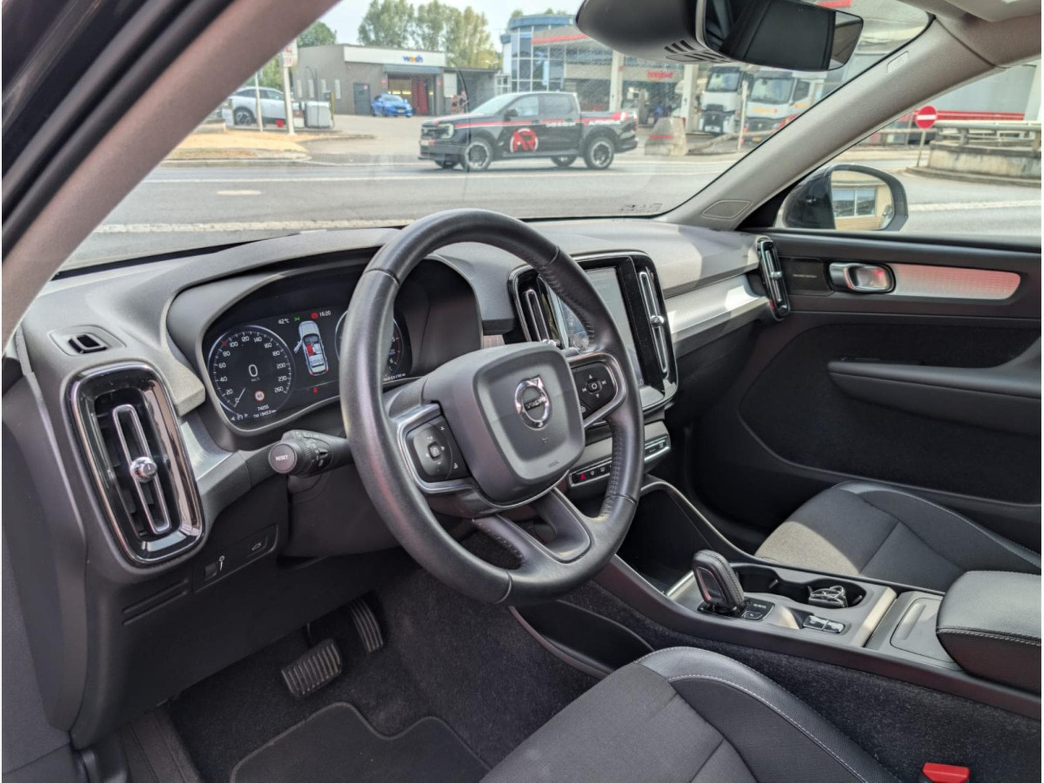 Volvo XC40 D3 MOMENTUM AUTOMATIQUE 2.0D 150 (2019) - Photo 6
