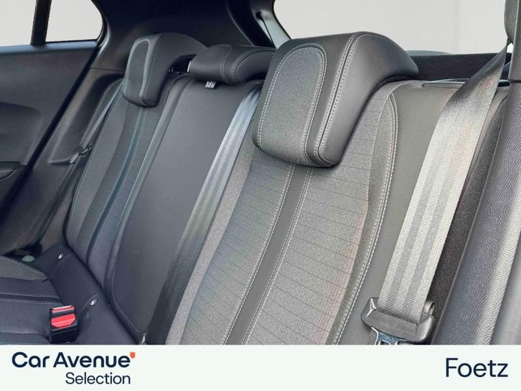 PEUGEOT 2008 1.2 PureTech 130ch S&S Allure EAT8 (2023) - Photo 9