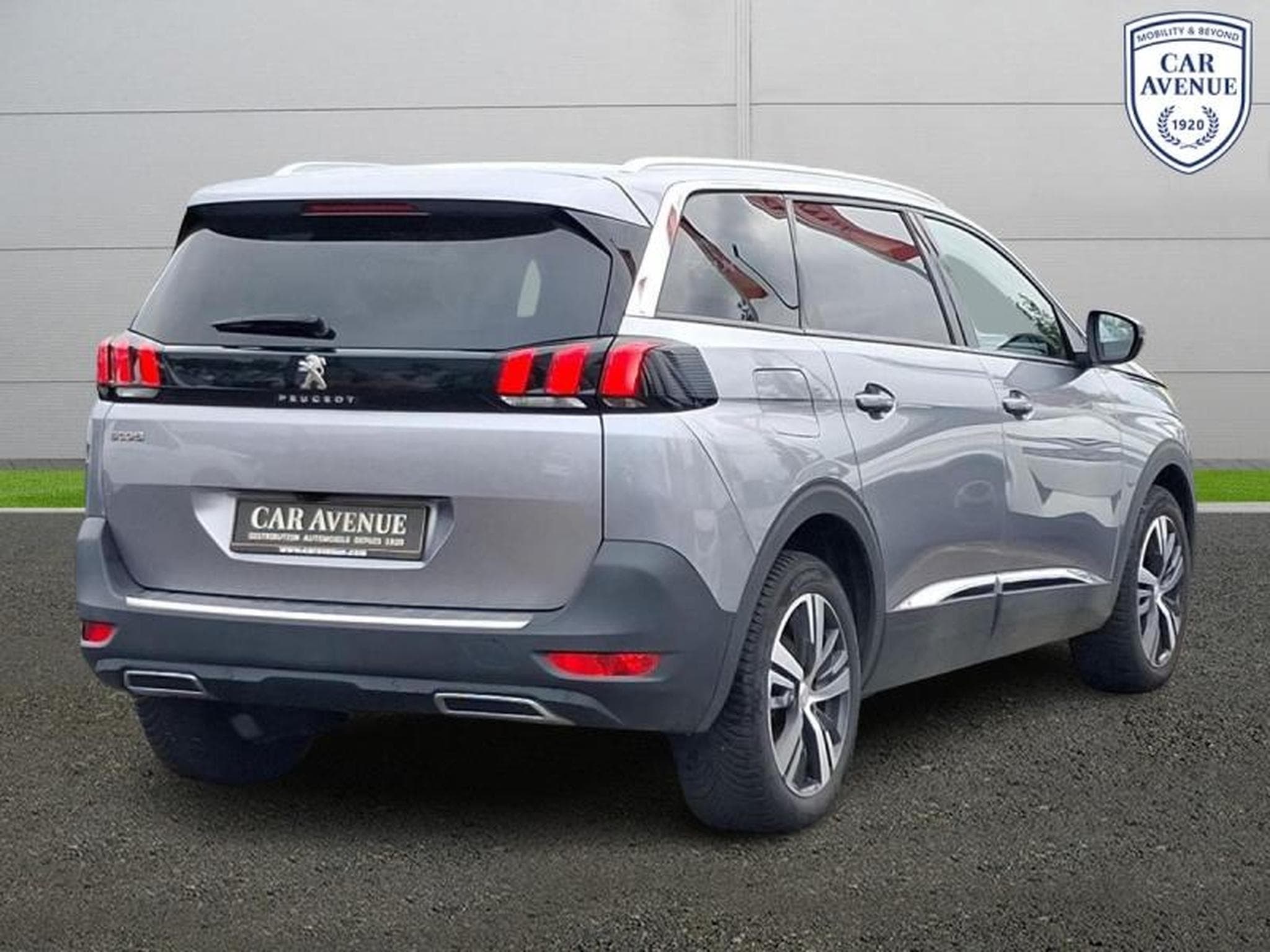 PEUGEOT 5008 1.2 PureTech 130ch S&S Allure (2023) - Photo 2